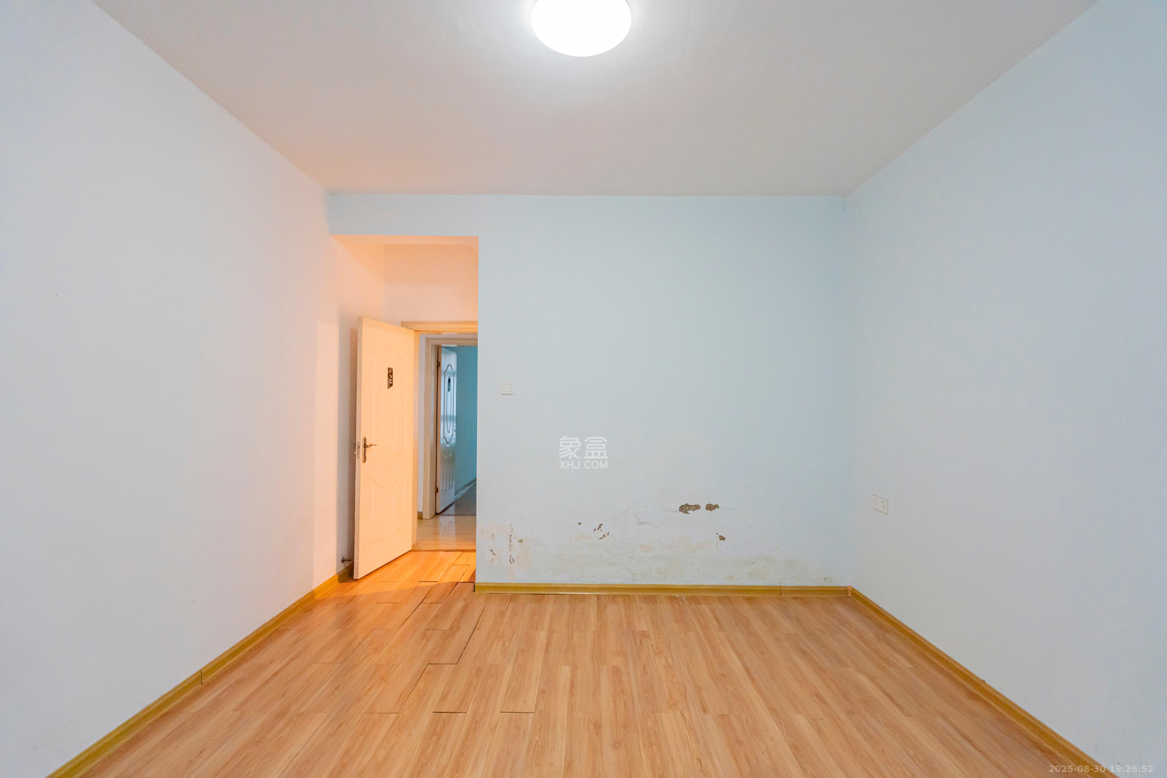 财富名园 3室2厅2卫 110.0万 财富名园 3室2厅2卫 110.0万卧室