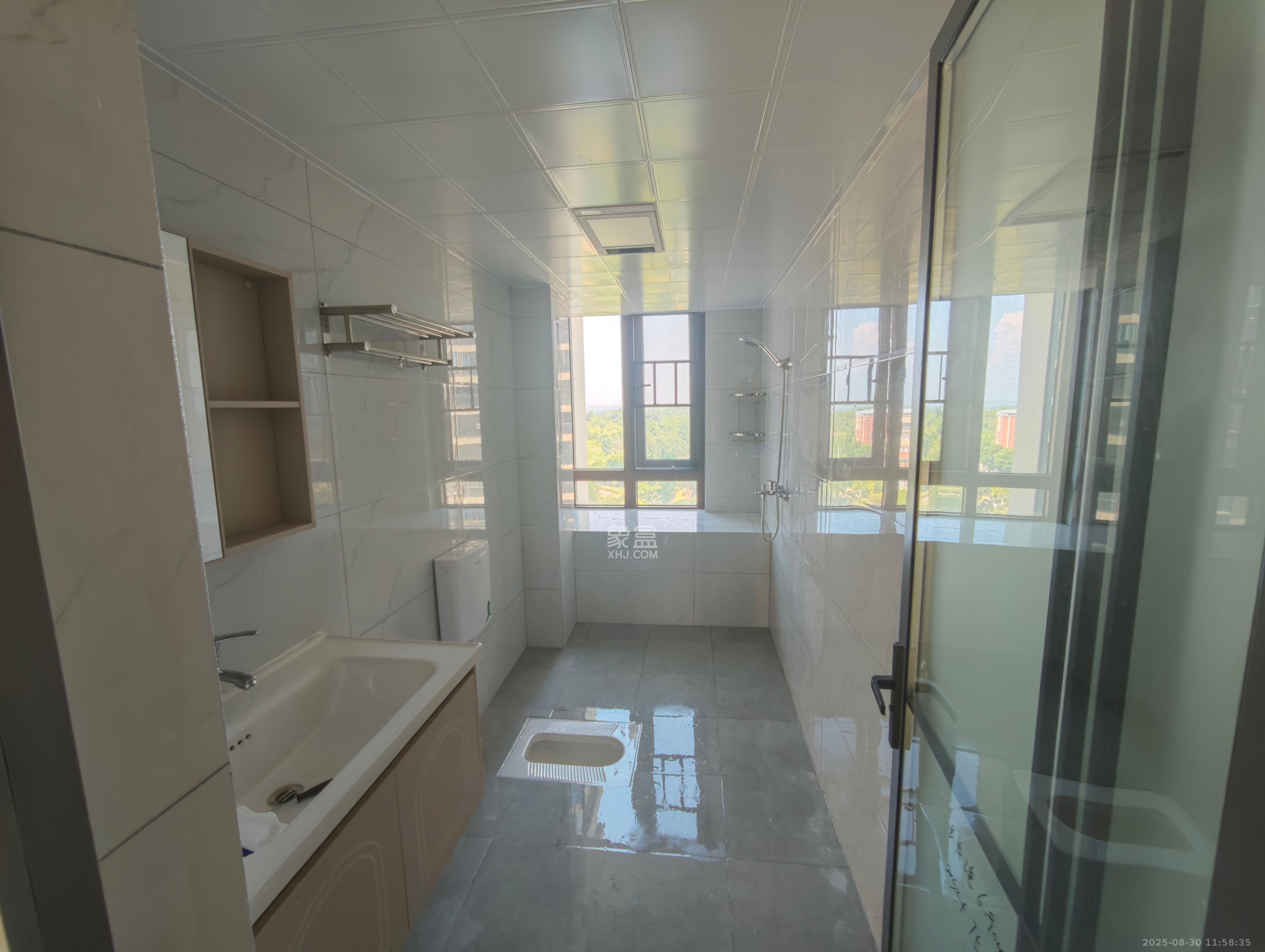 长龙湾  4室2厅2卫    2600.0元/月室内图