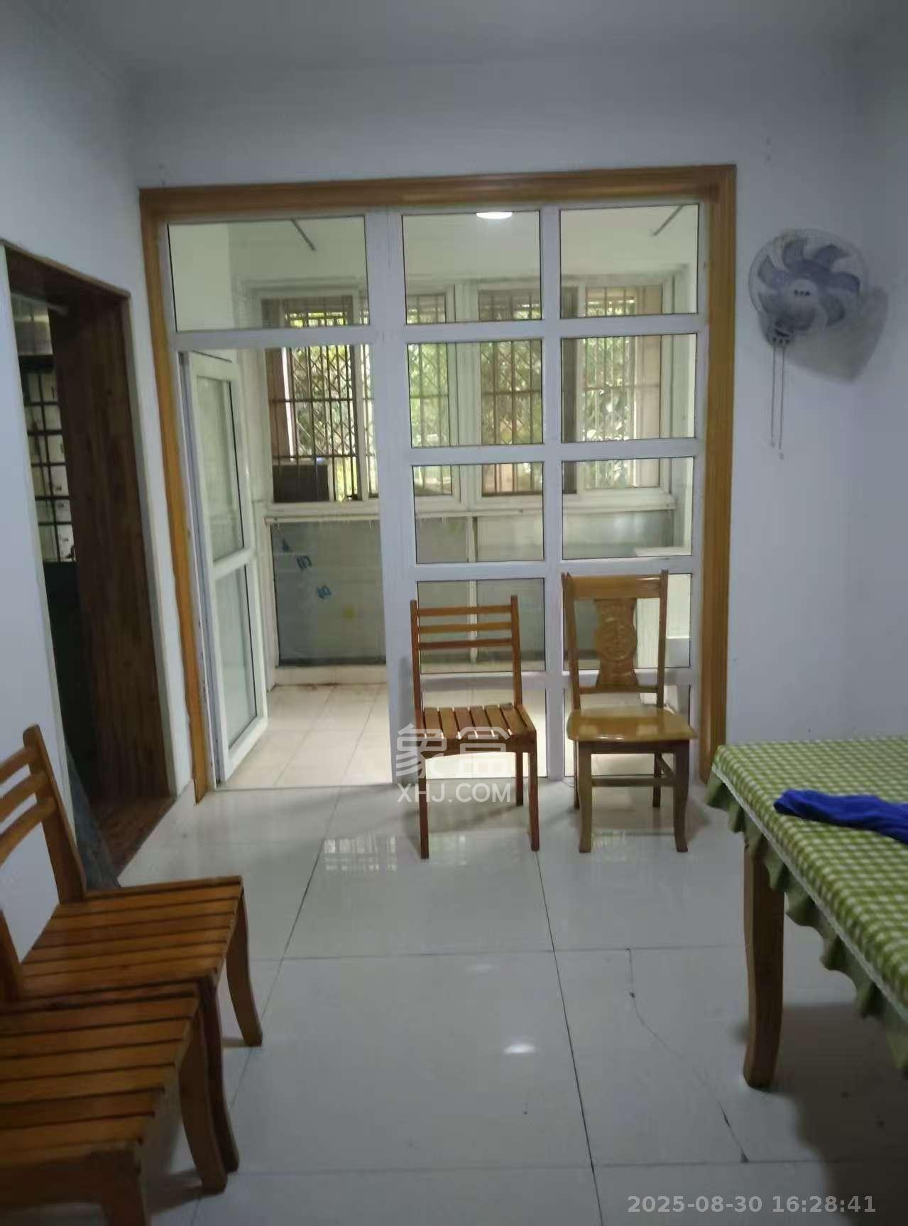 八方小区D区 4室2厅2卫 4000.0元/月 八方小区D区 4室2厅2卫 4000.0元/月室内图