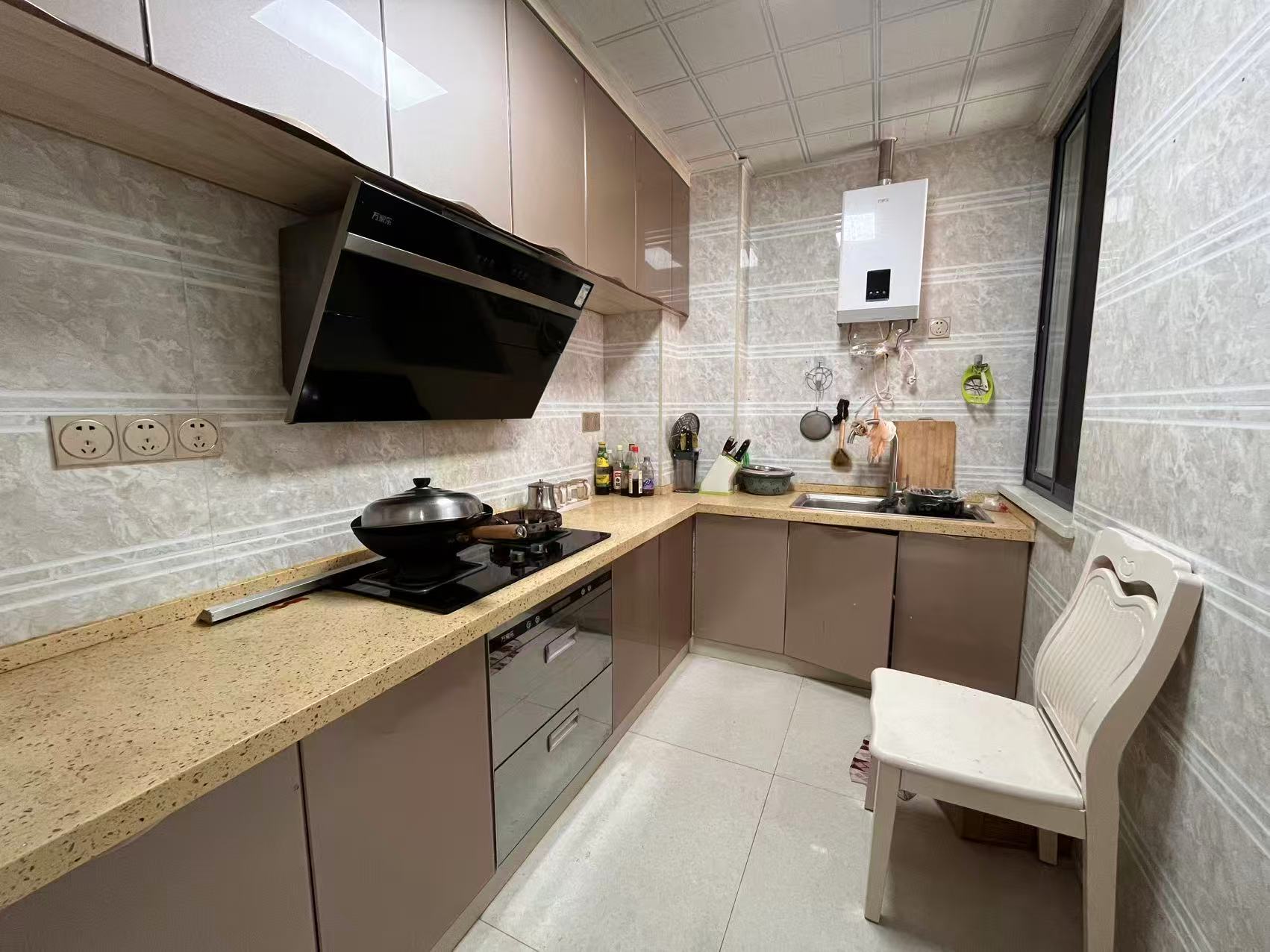 桃花缘 3室2厅2卫 1800.0元/月 桃花缘 3室2厅2卫 1800.0元/月室内图