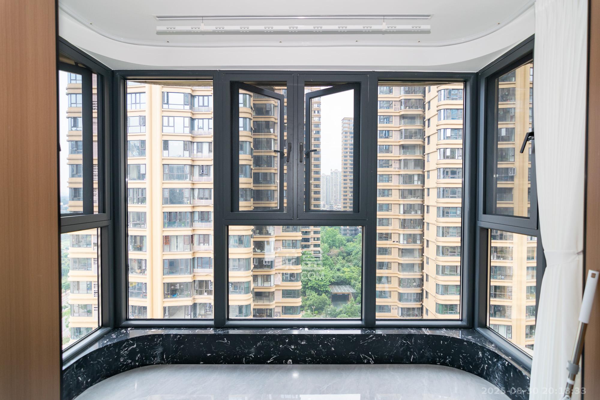 三润城（三润星城）  4室2厅2卫    129.8万阳台