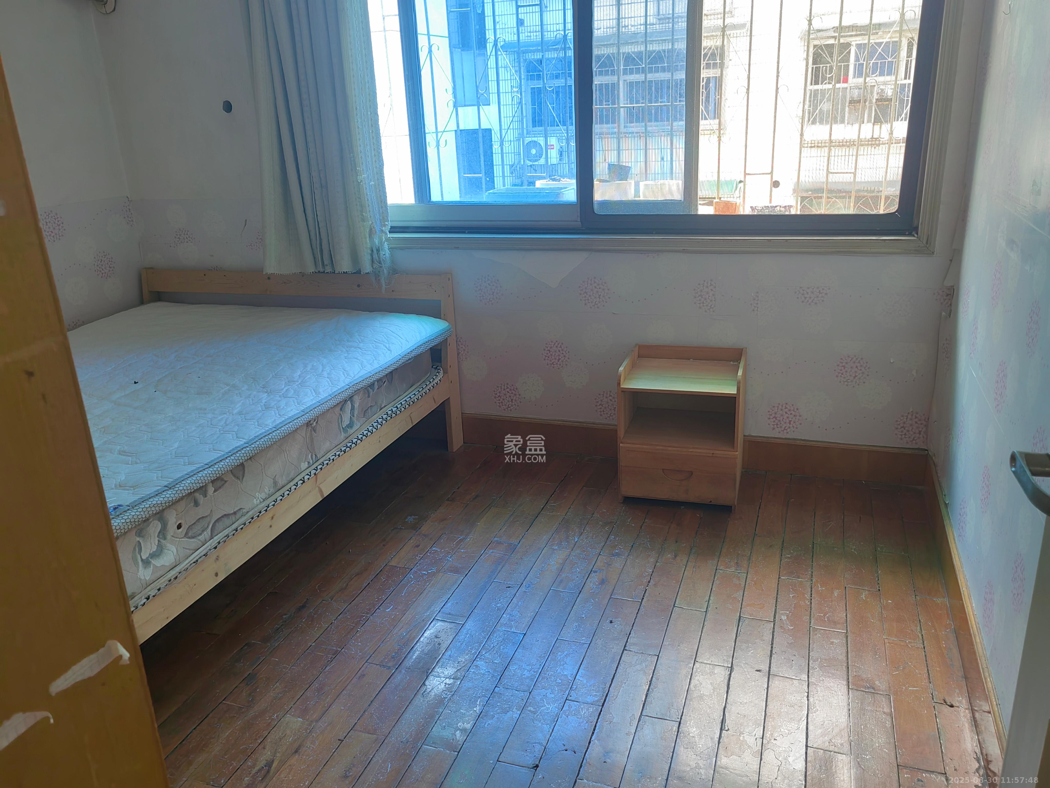 文艺公寓  3室2厅1卫    3000.0元/月室内图