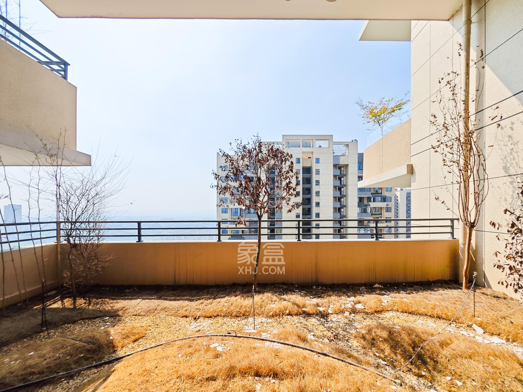 上置绿洲雅宾利  4室2厅2卫    135.0万其他