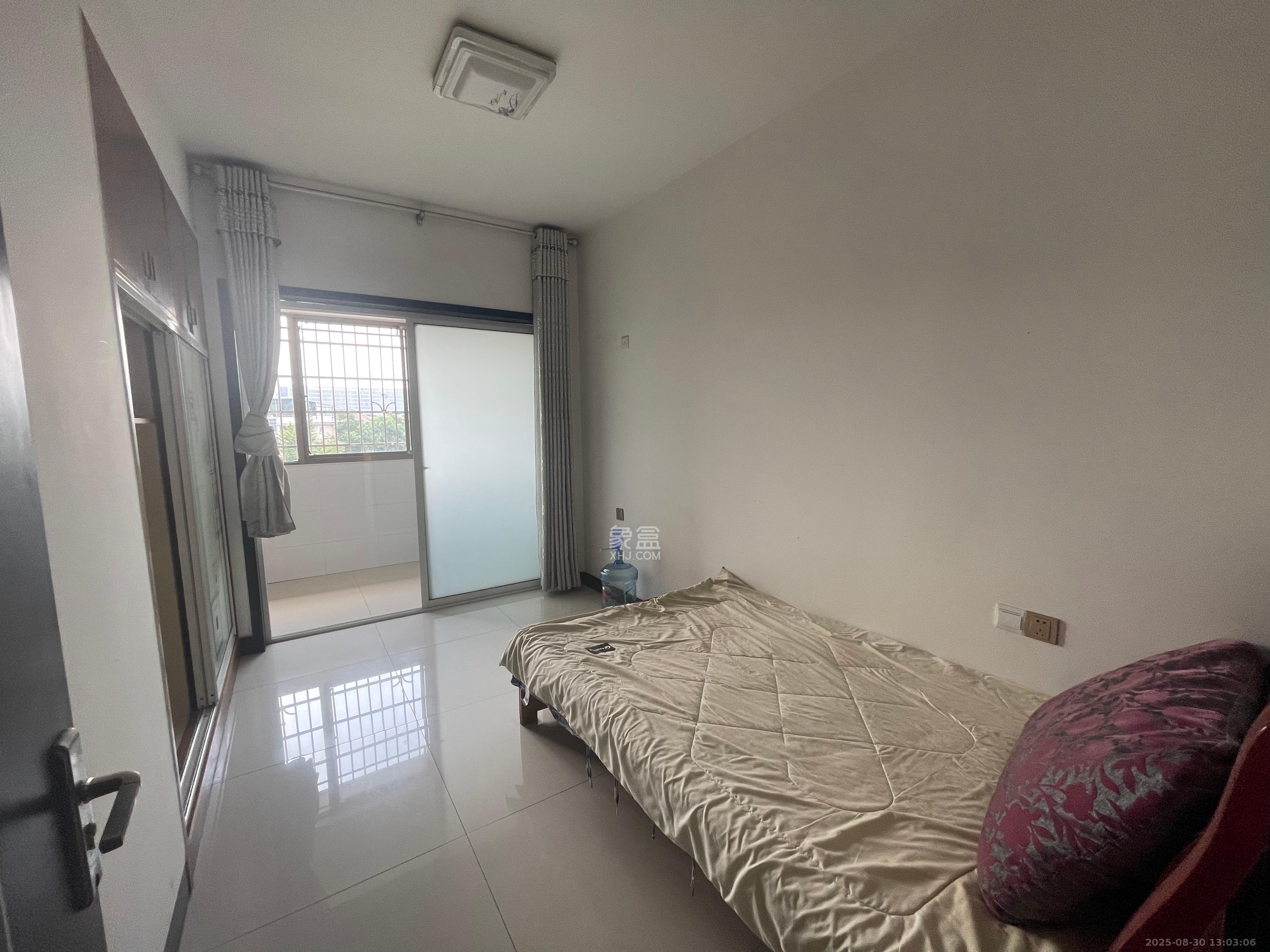 新路小区 3室1厅2卫 1800.0元/月 新路小区 3室1厅2卫 1800.0元/月室内图