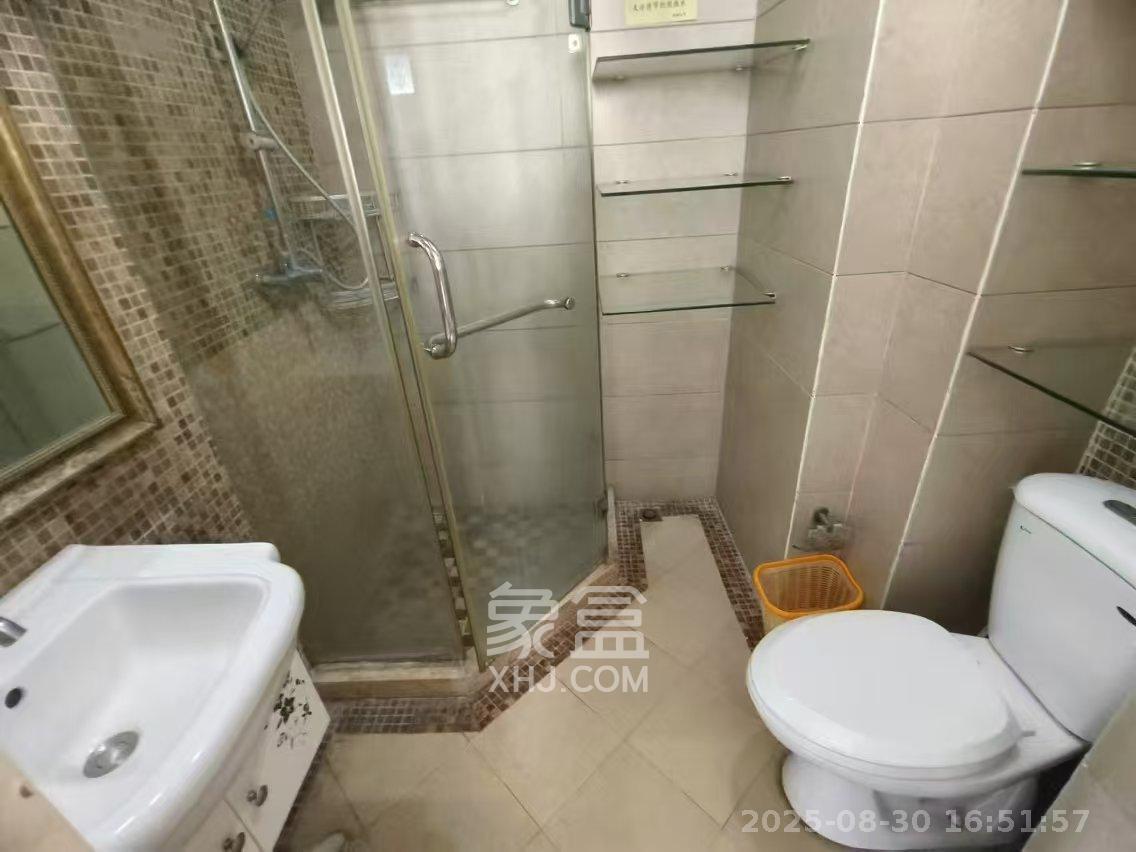 郡原广场  1室1厅1卫    1700.0元/月 郡原广场  1室1厅1卫    1700.0元/月室内图