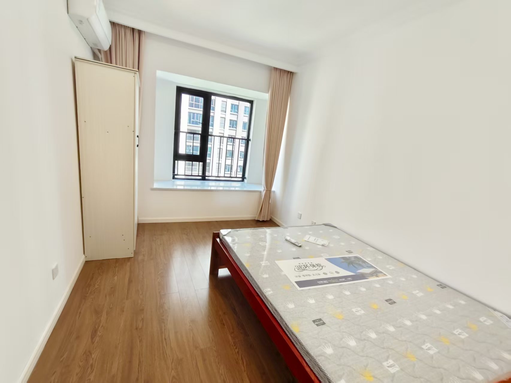 荣盛碧桂园铂悦府  4室2厅2卫    2200.0元/月