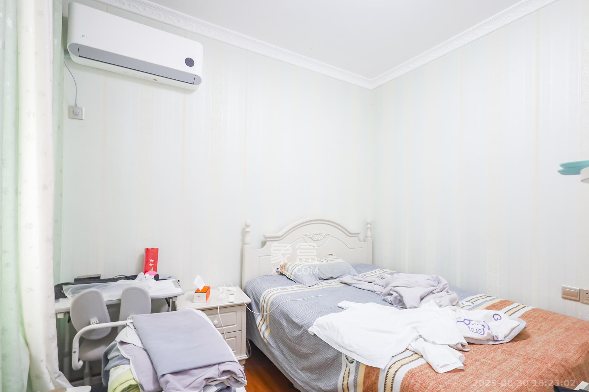 华韵城市海岸(城市水岸苑) 2室2厅1卫 98.0万 华韵城市海岸(城市水岸苑) 2室2厅1卫 98.0万卧室