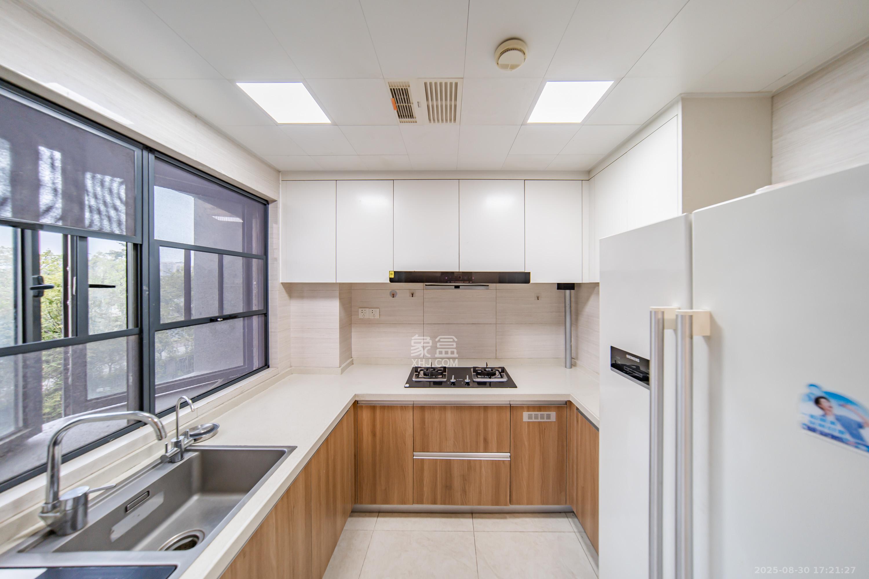 深业鹭栖府  4室2厅2卫    170.0万厨房