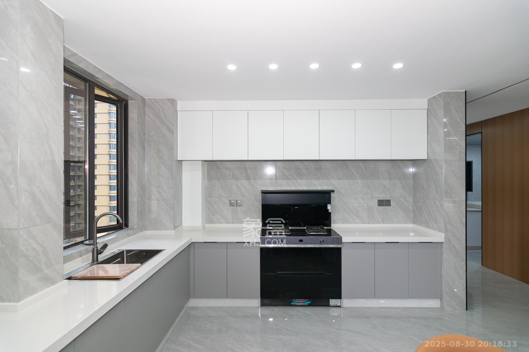 三润城（三润星城）  4室2厅2卫    129.8万厨房