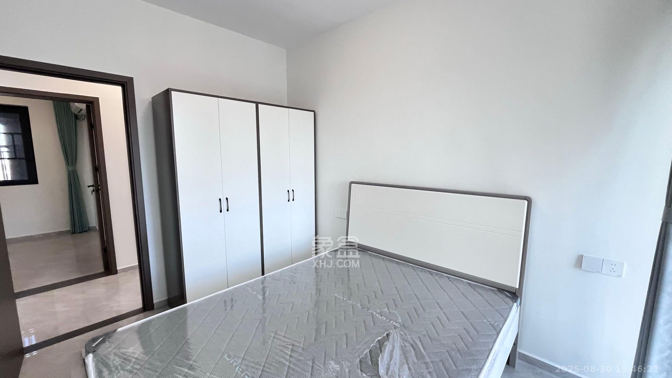 南山梅溪一方  3室2厅2卫    3000.0元/月室内图