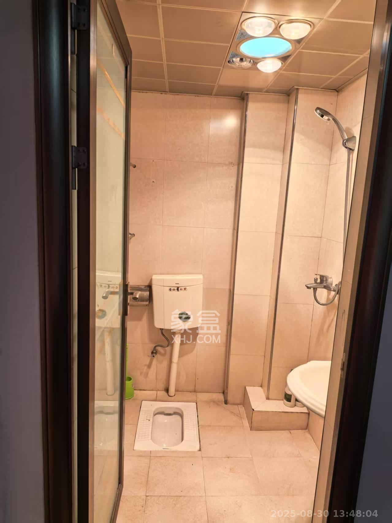 建鸿达华都(华都小户型及大华写字楼) 2室1厅1卫 2400.0元/月 建鸿达华都(华都小户型及大华写字楼) 2室1厅1卫 2400.0元/月室内图