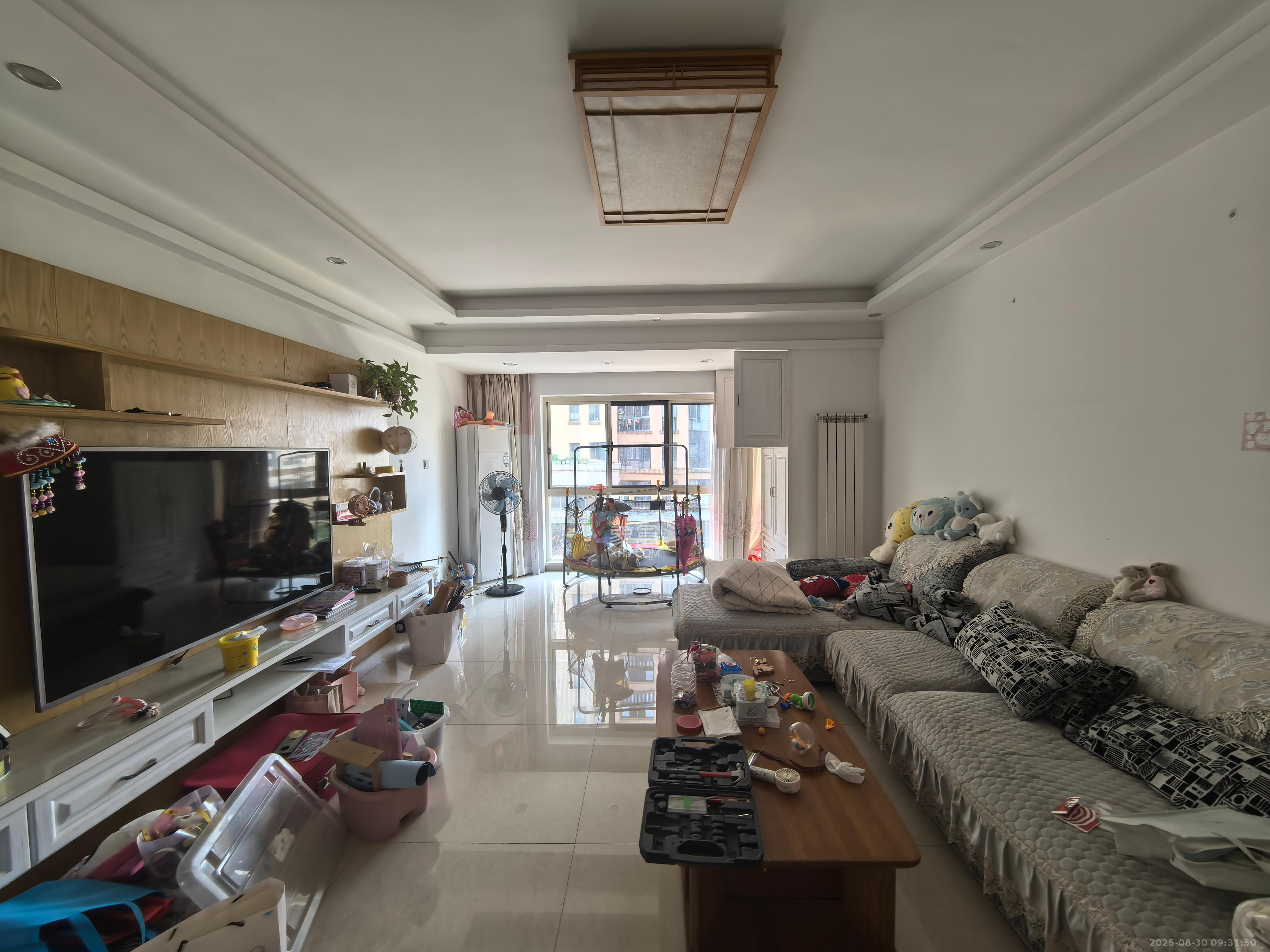 中城丽景香山园 3室2厅2卫 3500.0元/月 中城丽景香山园 3室2厅2卫 3500.0元/月室内图