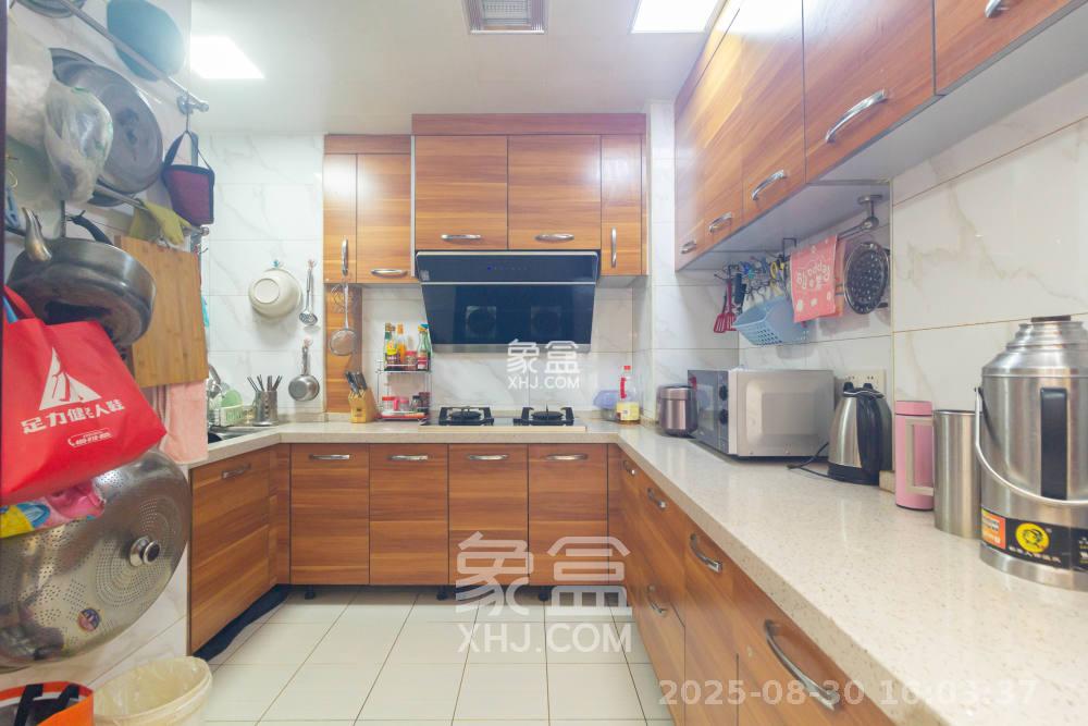 辉煌国际城二期 3室2厅1卫 2700.0元/月 辉煌国际城二期 3室2厅1卫 2700.0元/月室内图