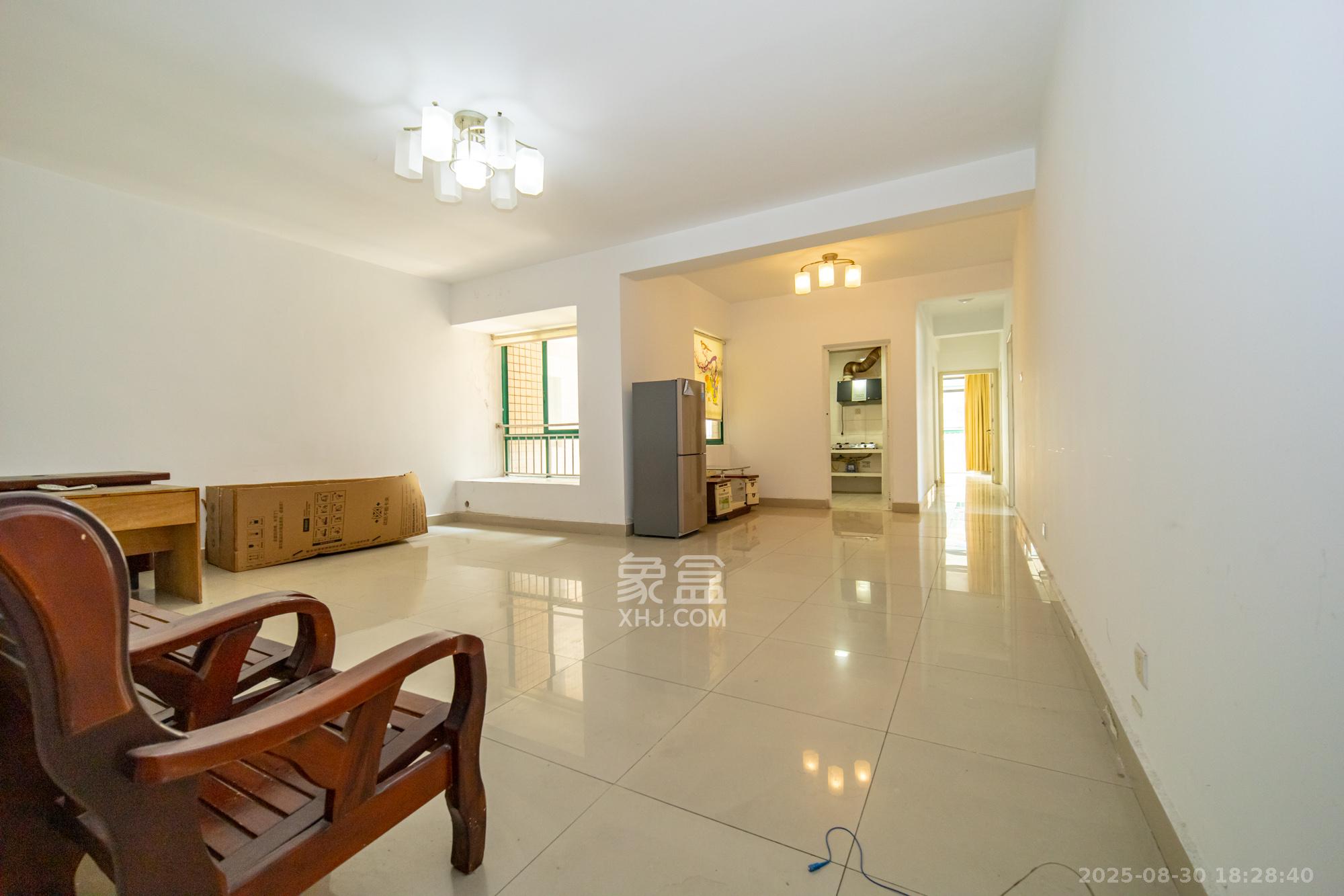 明城公寓  3室2厅1卫    53.0万客厅