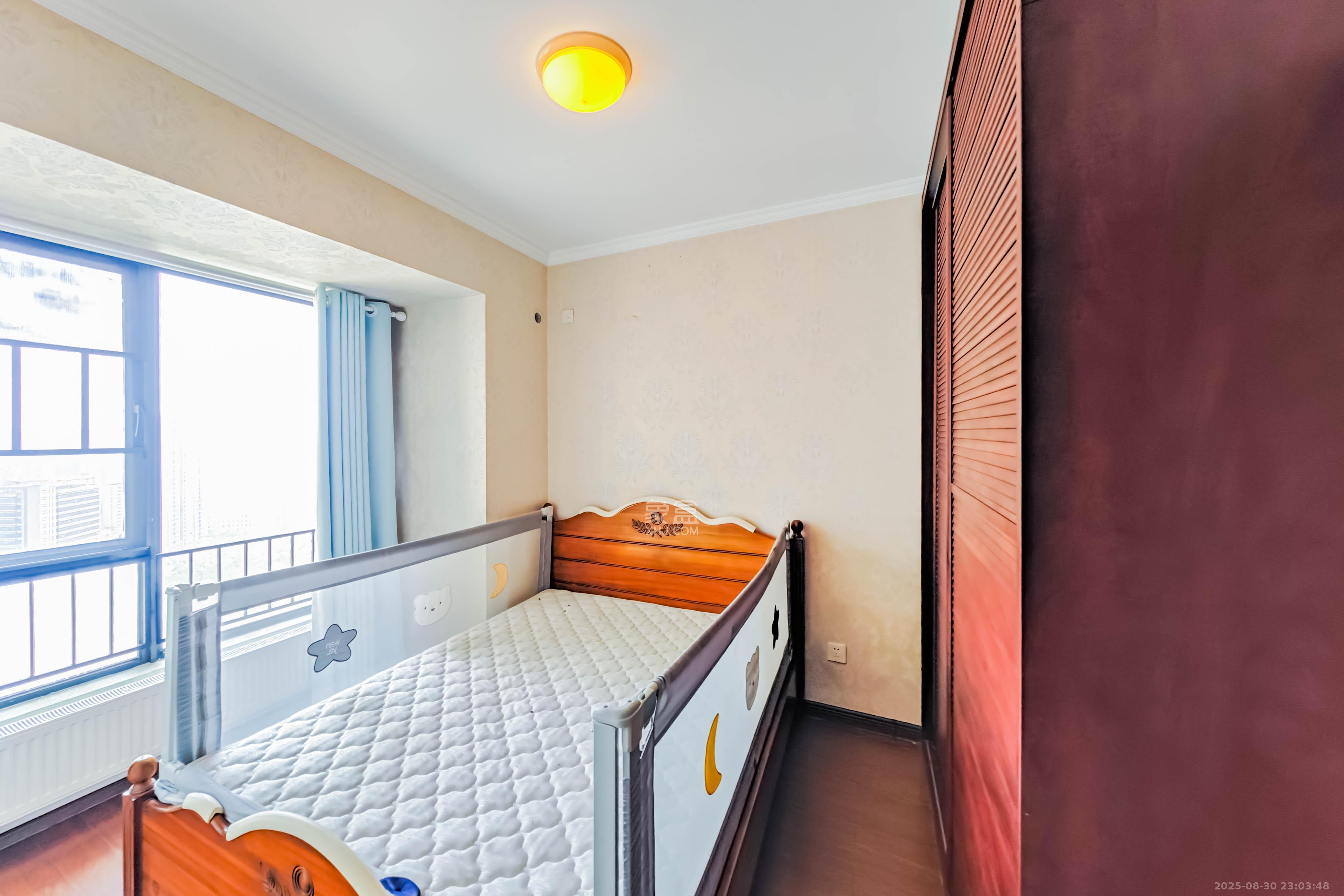 万科金域华府三四期  4室2厅2卫    122.0万 万科金域华府三四期  4室2厅2卫    122.0万卧室