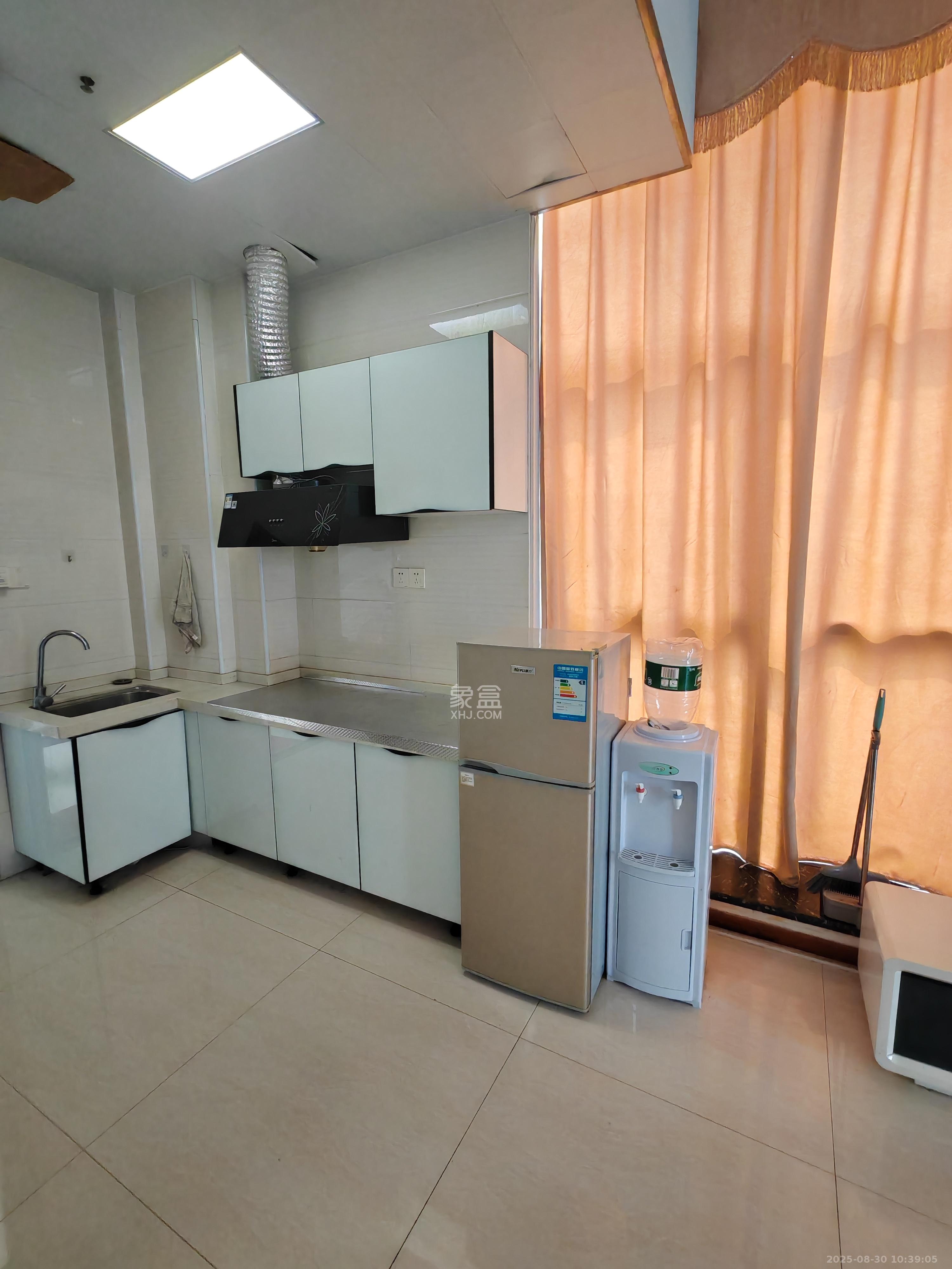 华侨假日中心（晟华苑）  1室1厅1卫    1600.0元/月室内图