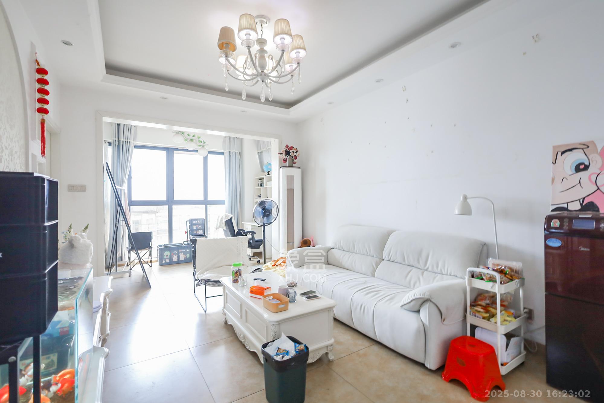 华韵城市海岸(城市水岸苑) 2室2厅1卫 98.0万 华韵城市海岸(城市水岸苑) 2室2厅1卫 98.0万客厅