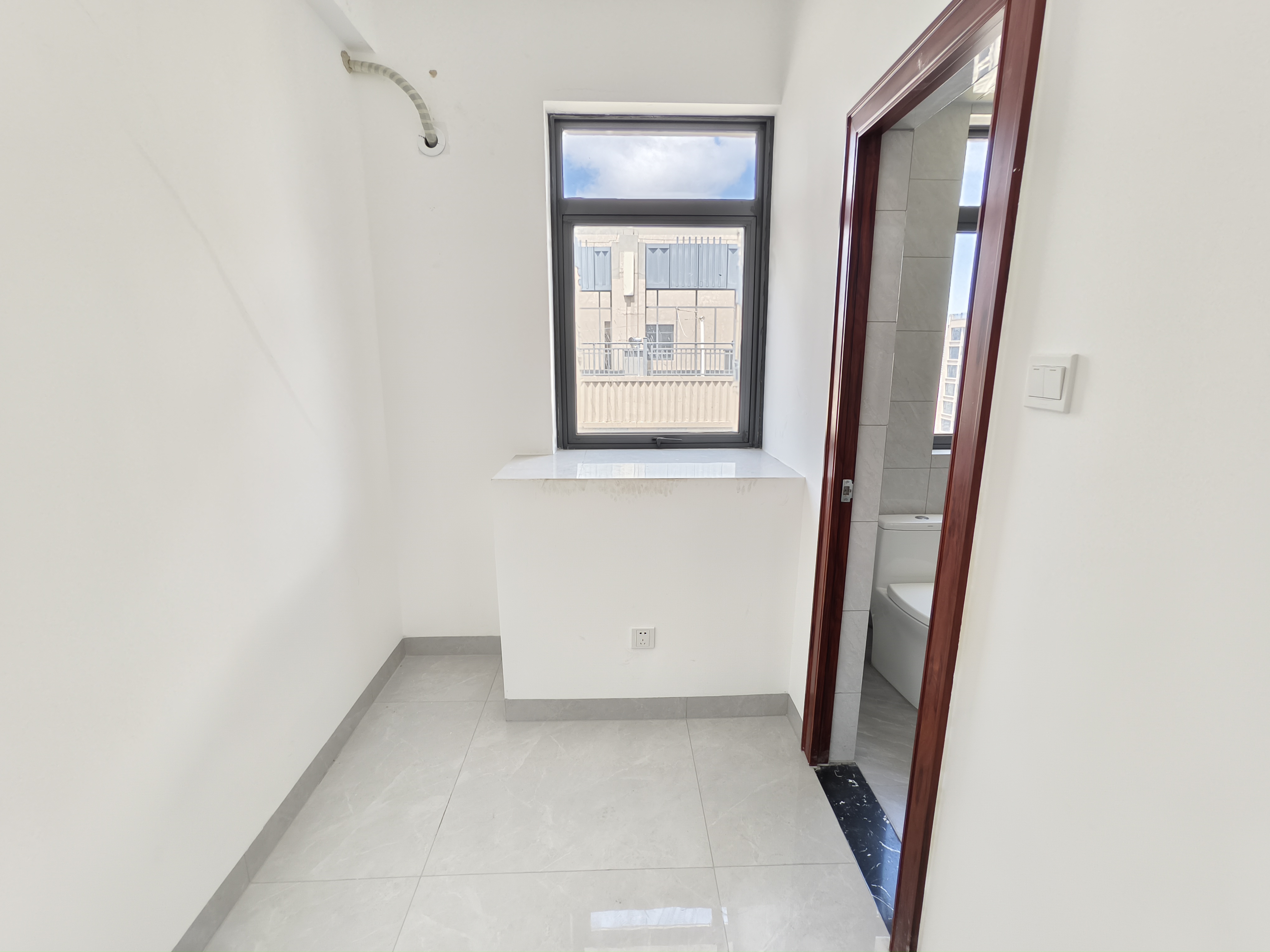 海航豪庭北苑  3室2厅2卫    4500.0元/月室内图