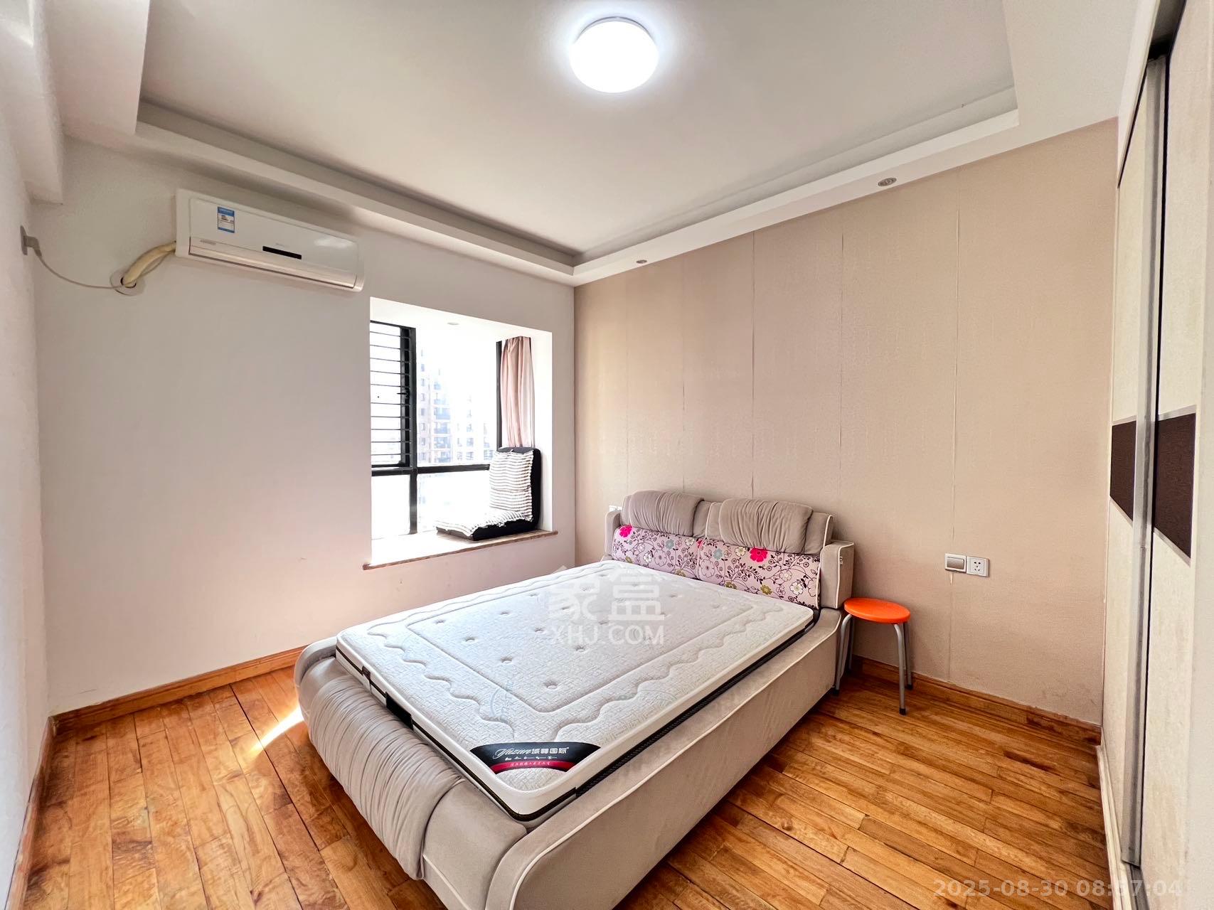 麓谷明珠 1室2厅1卫 2500.0元/月 麓谷明珠 1室2厅1卫 2500.0元/月室内图