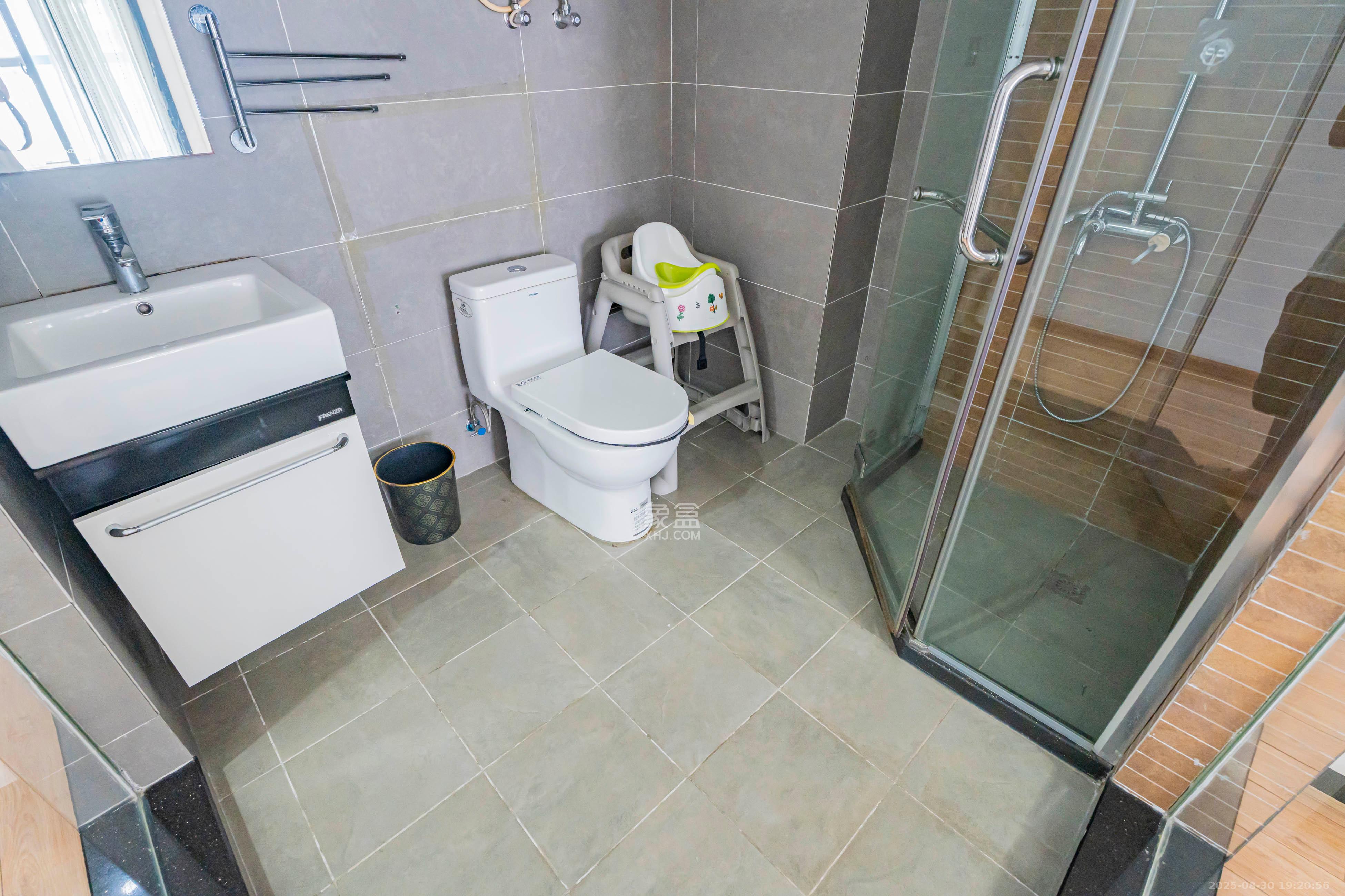 香樟雅郡  3室2厅2卫    115.0万 香樟雅郡  3室2厅2卫    115.0万卫生间