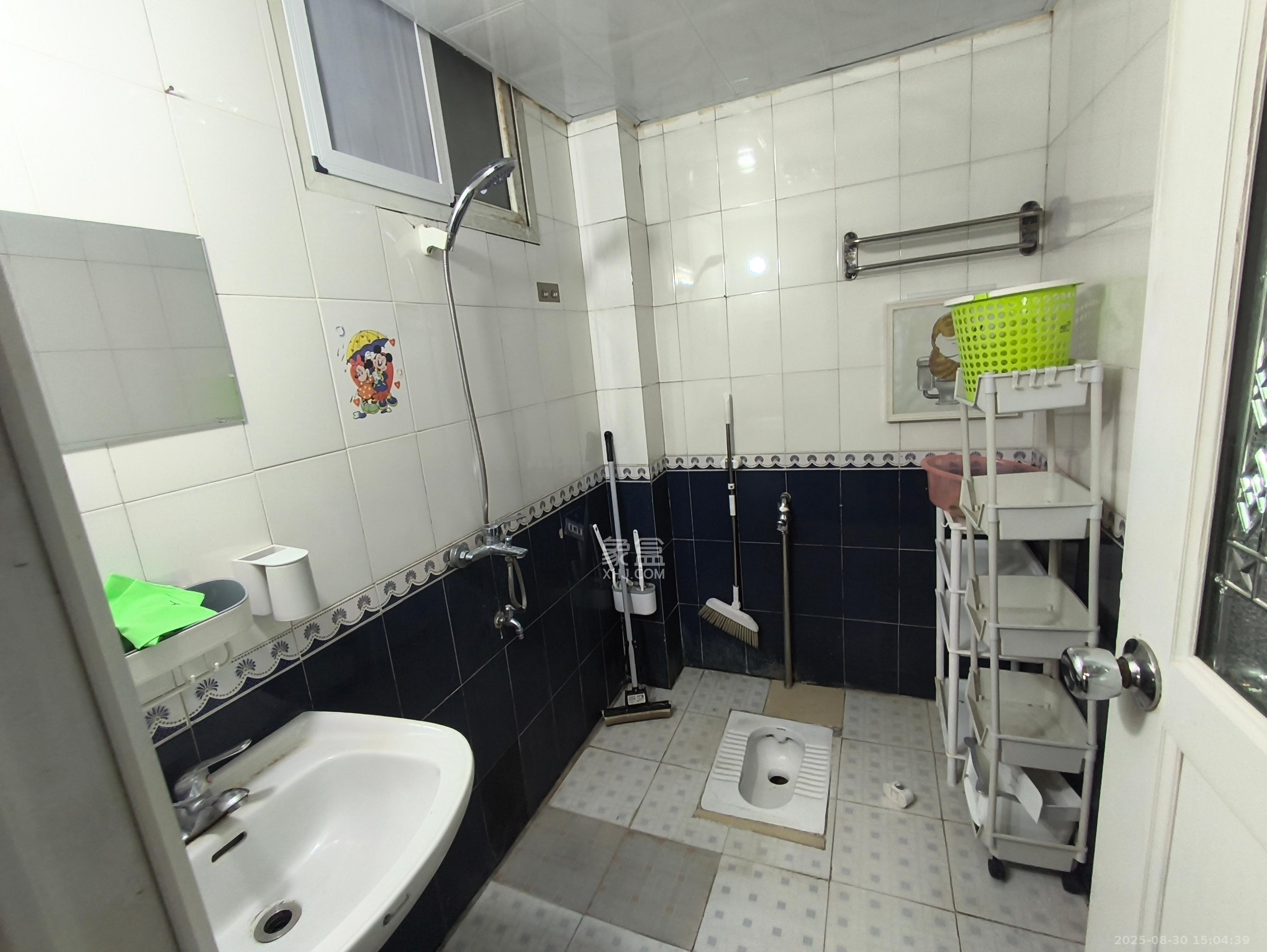 靳江小区  2室1厅1卫   1300.00元/月室内图