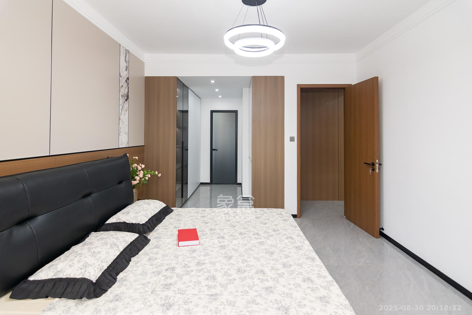 三润城（三润星城）  4室2厅2卫    129.8万卧室