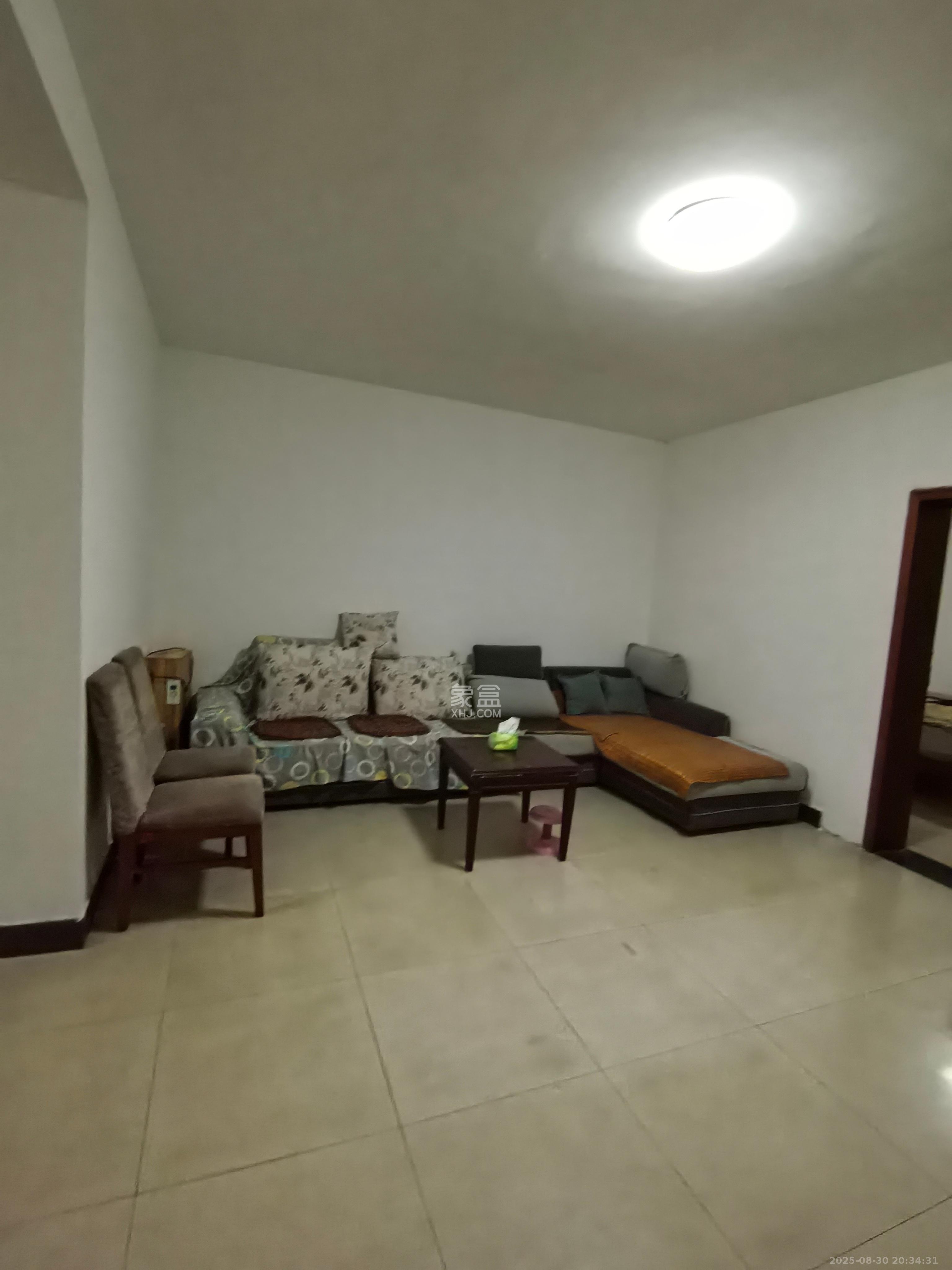 中南汽车世界 2室1厅1卫 1300.0元/月 中南汽车世界 2室1厅1卫 1300.0元/月室内图