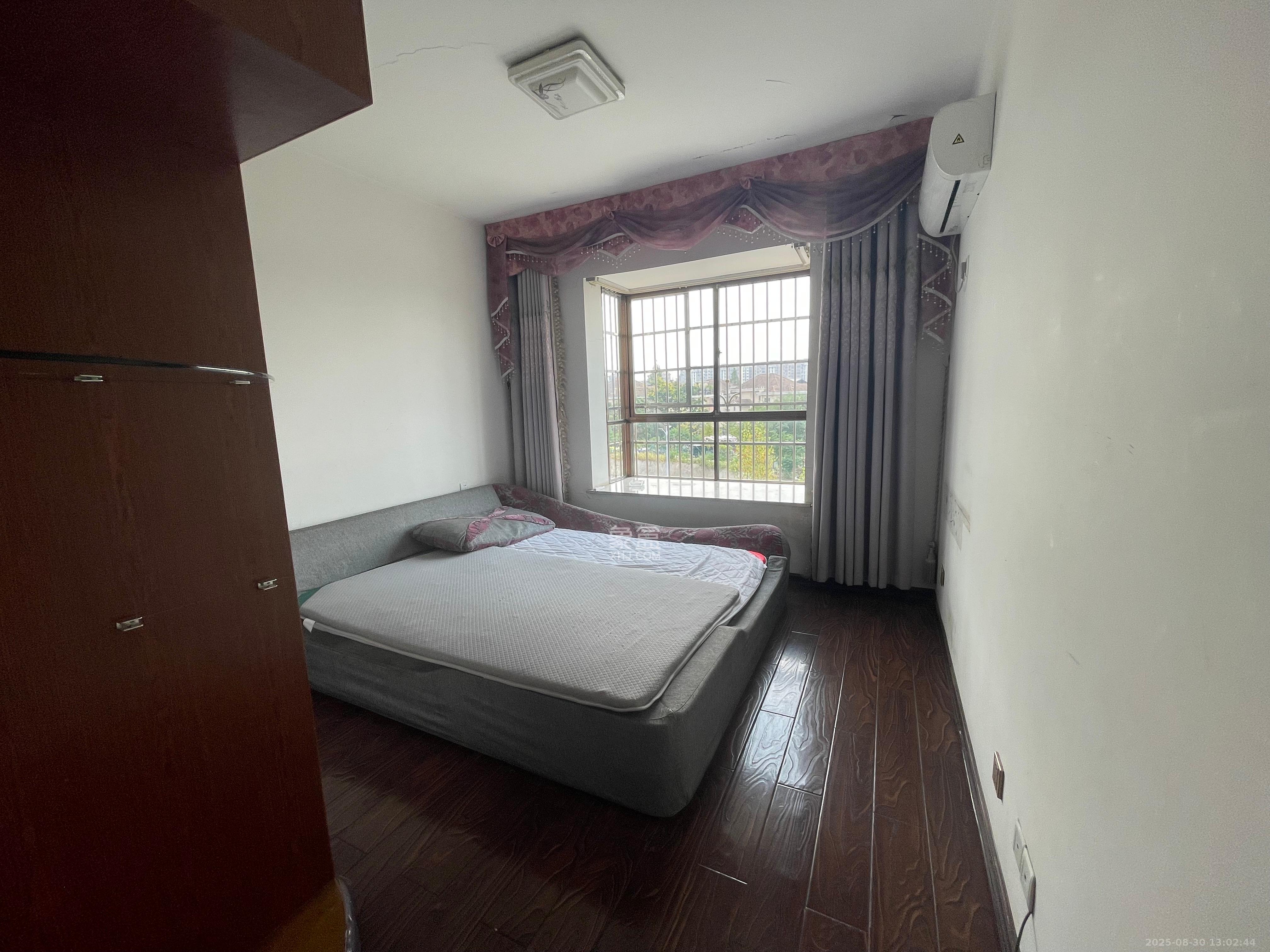 新路小区 3室1厅2卫 1800.0元/月 新路小区 3室1厅2卫 1800.0元/月室内图