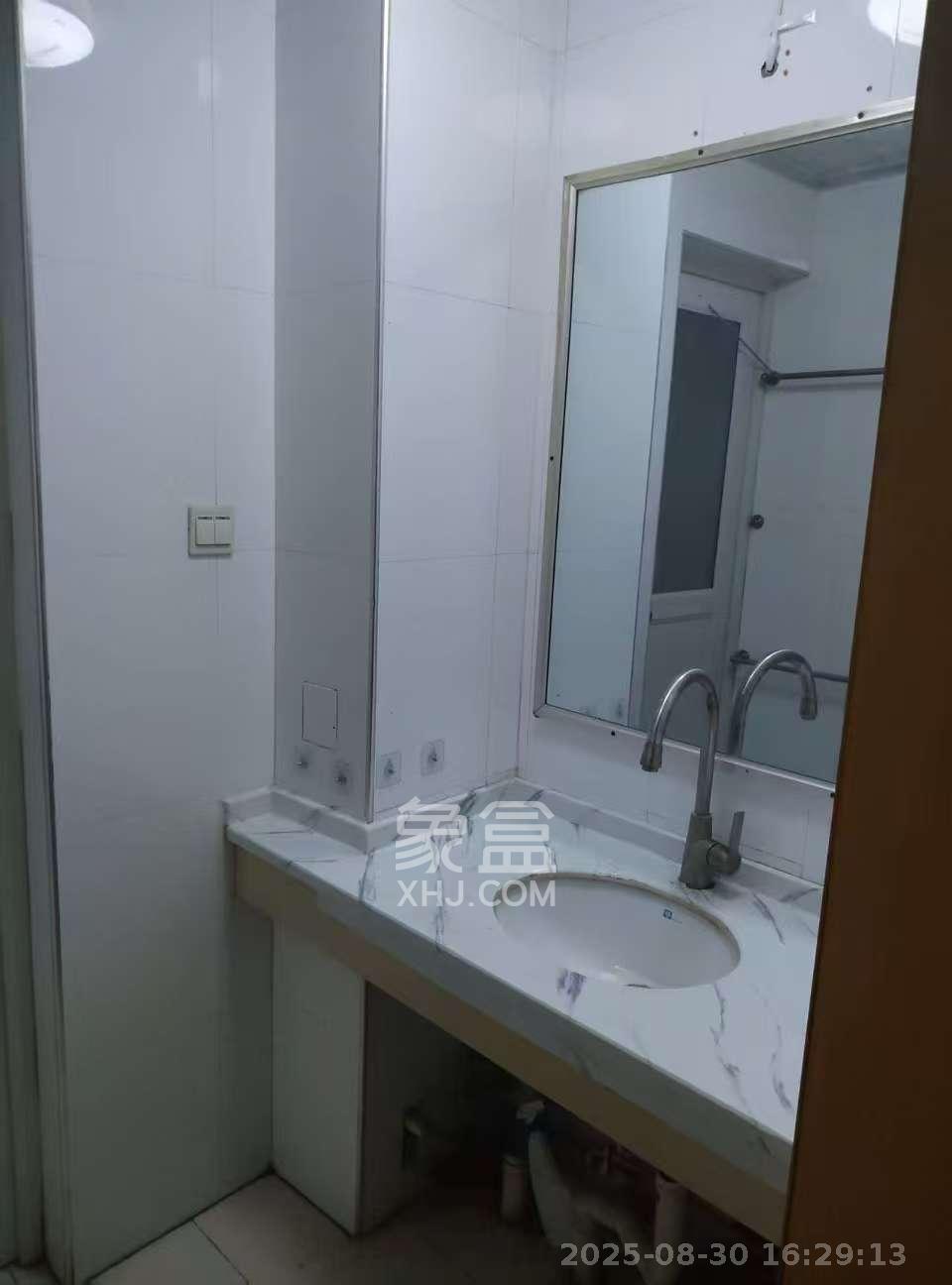 八方小区D区 4室2厅2卫 4000.0元/月 八方小区D区 4室2厅2卫 4000.0元/月室内图