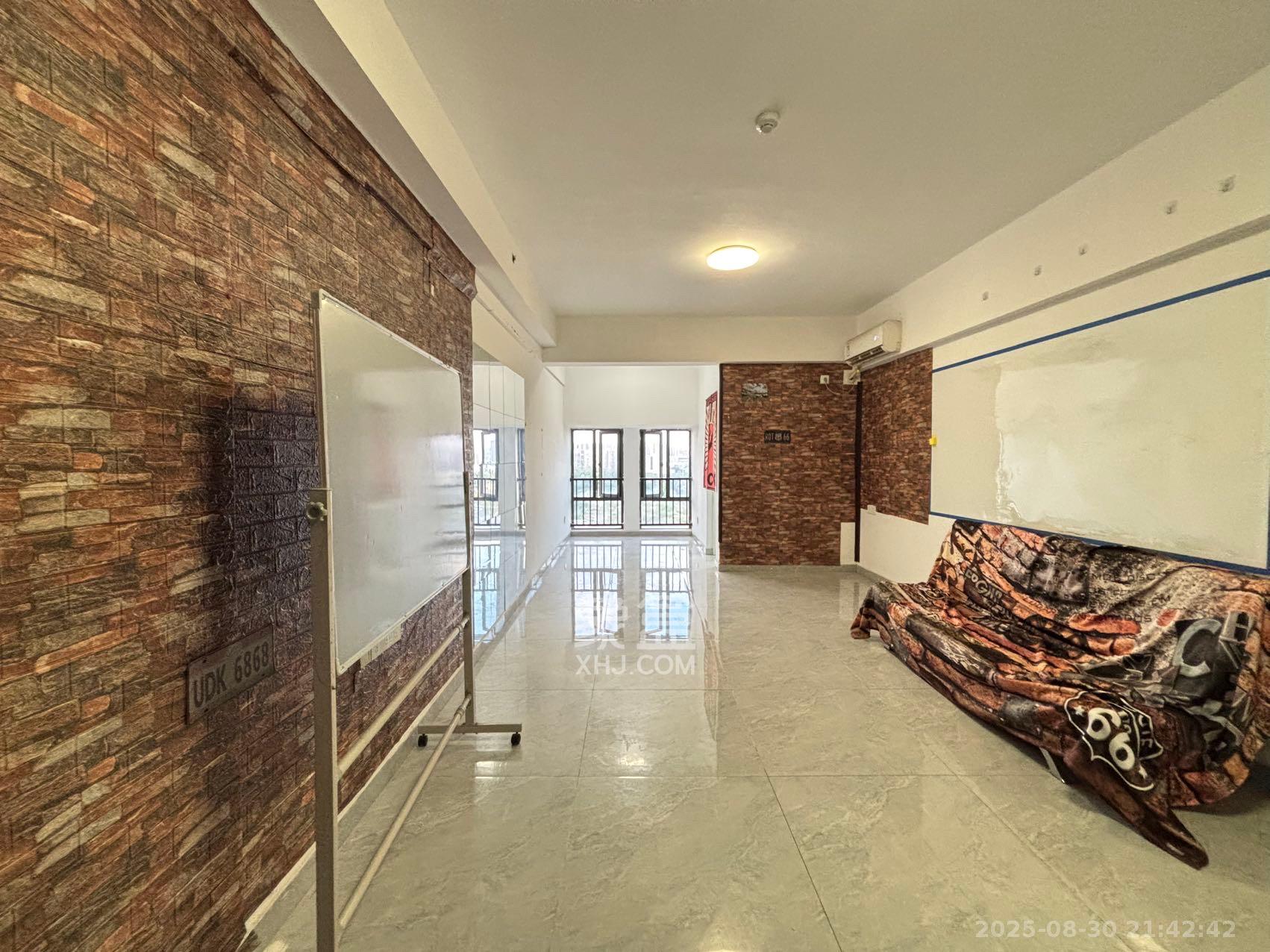 中建芙蓉嘉苑  1室1厅1卫    1300.0元/月室内图