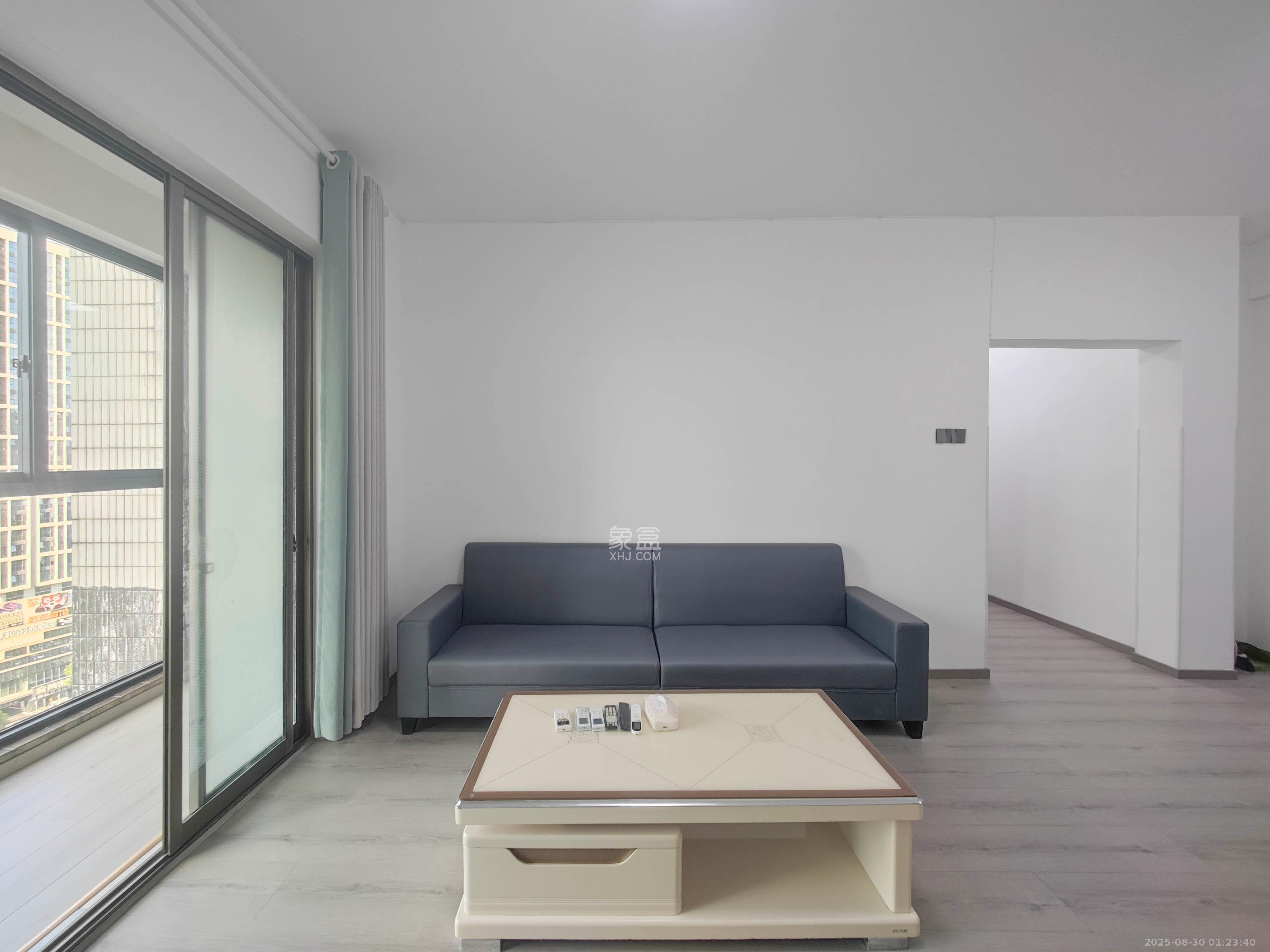 岳泰理想城  3室2厅2卫    90.0万 岳泰理想城  3室2厅2卫    90.0万客厅