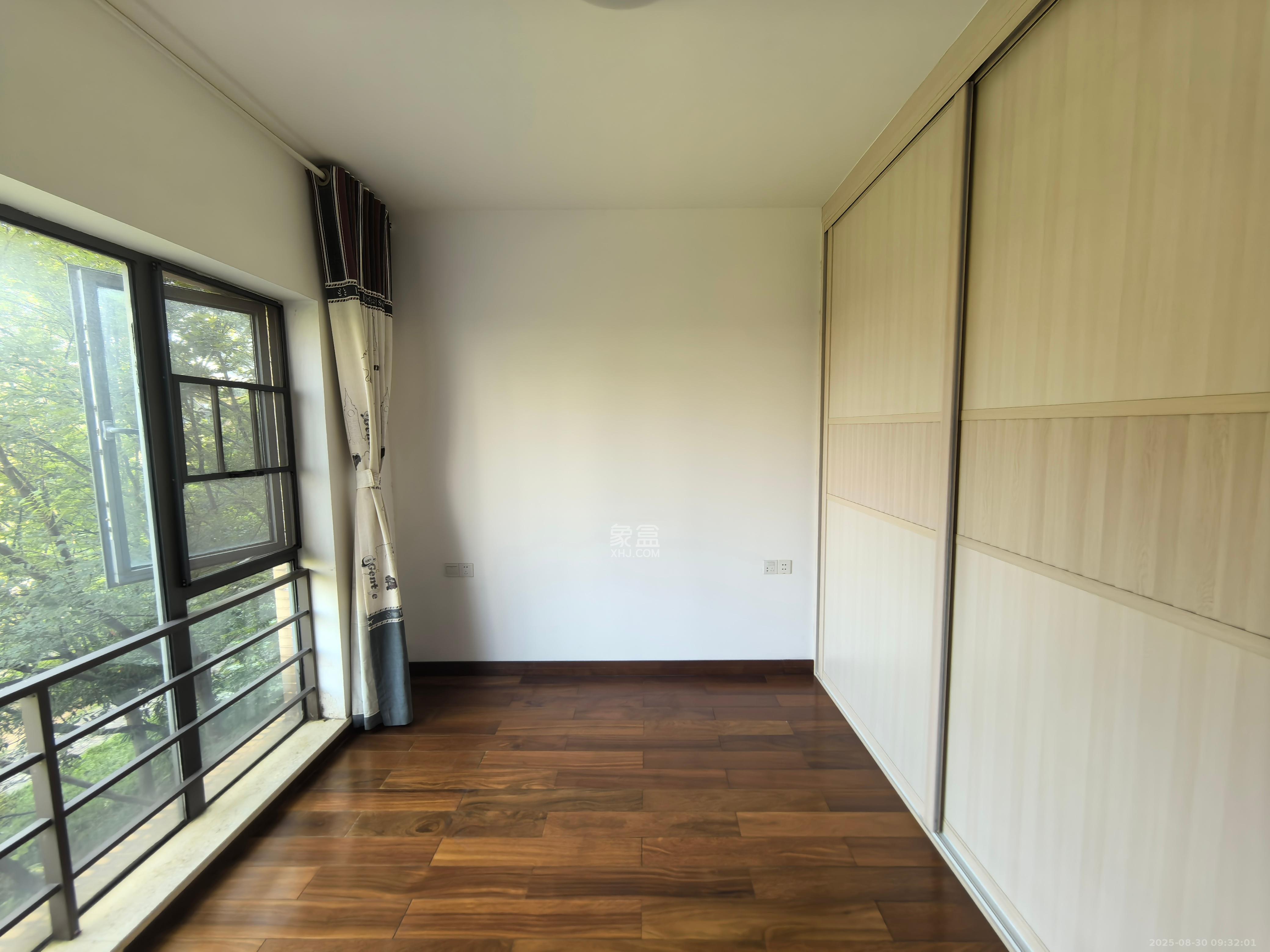 中城丽景香山园  3室2厅2卫    3500.0元/月室内图