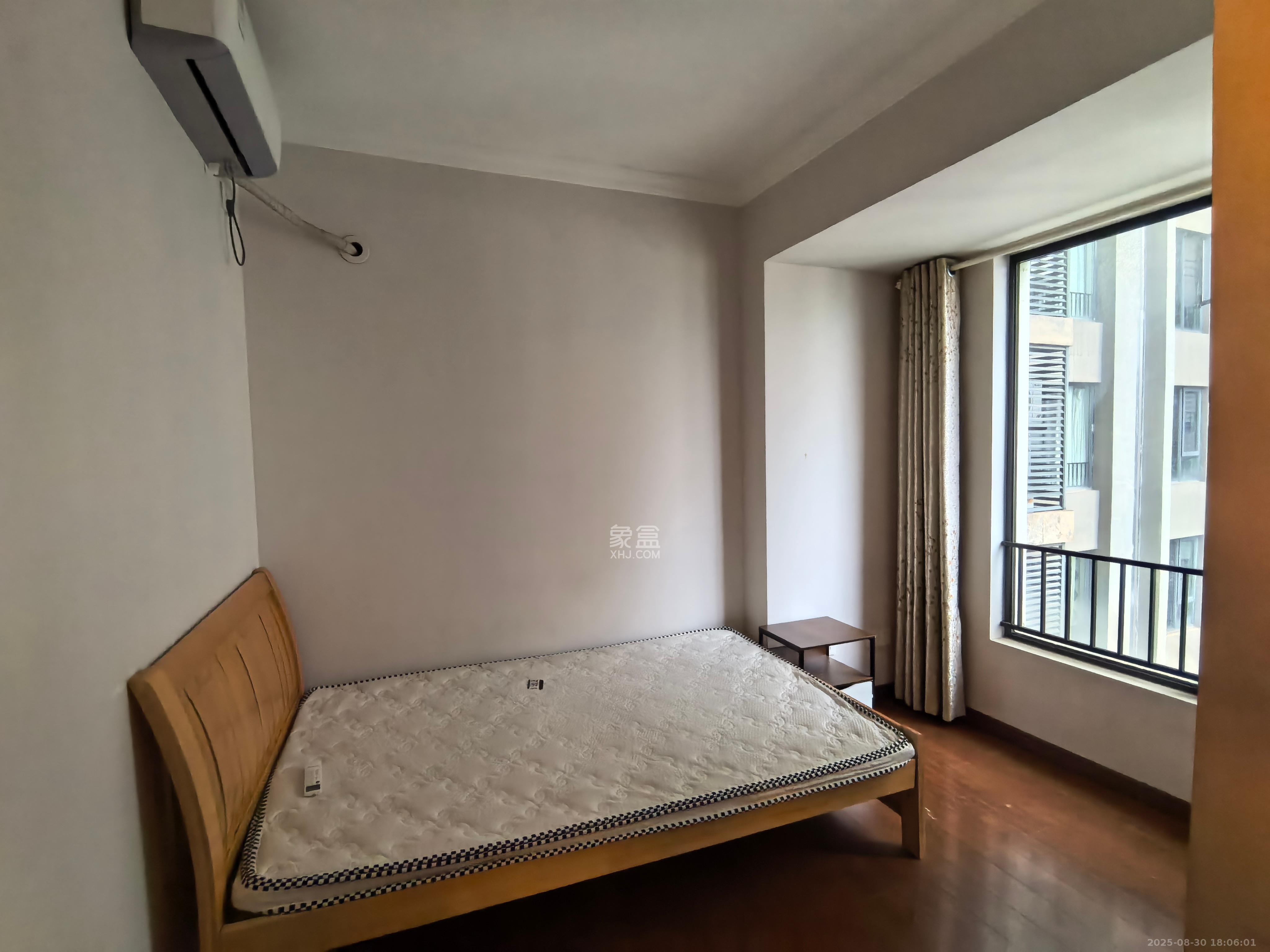 万科城  3室2厅1卫    2400.0元/月室内图