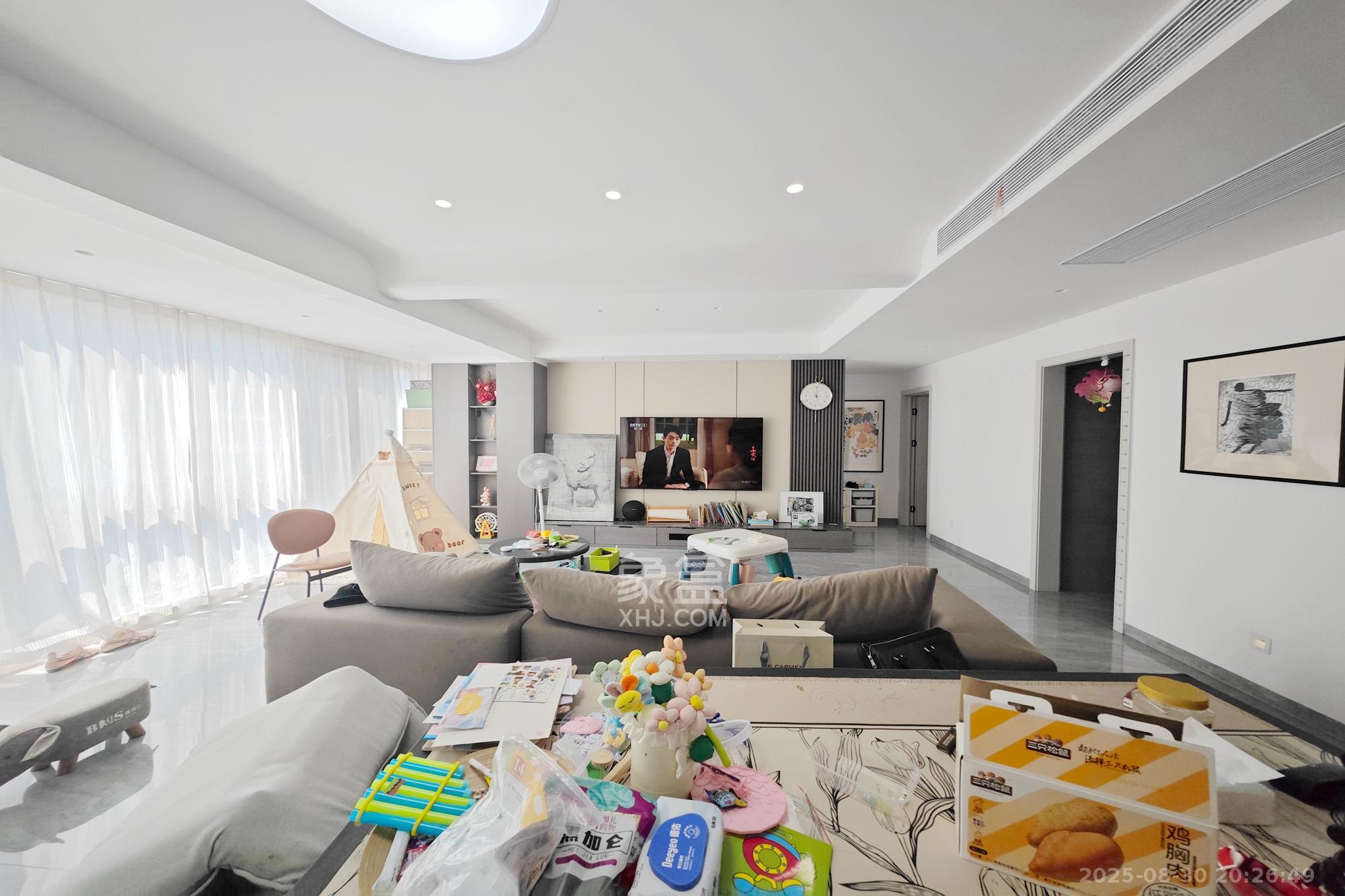 新城新世界一二三期  4室2厅2卫    150.0万 新城新世界一二三期  4室2厅2卫    150.0万客厅