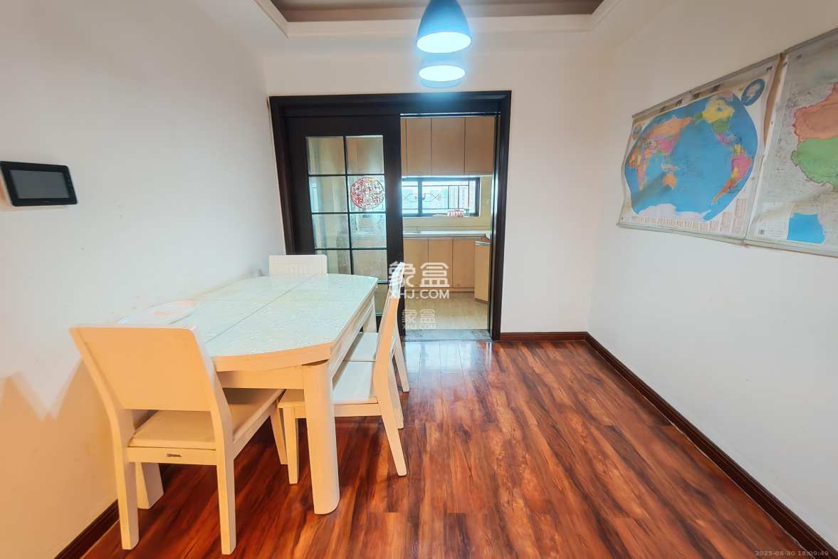 绿地中央广场  3室2厅2卫    3200.0元/月 绿地中央广场  3室2厅2卫    3200.0元/月室内图