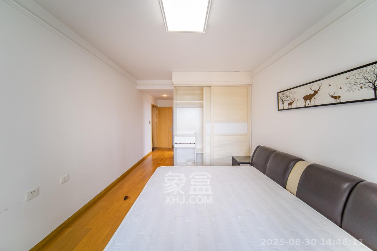 中海国际三期  3室2厅2卫    2400.0元/月 中海国际三期  3室2厅2卫    2400.0元/月室内图