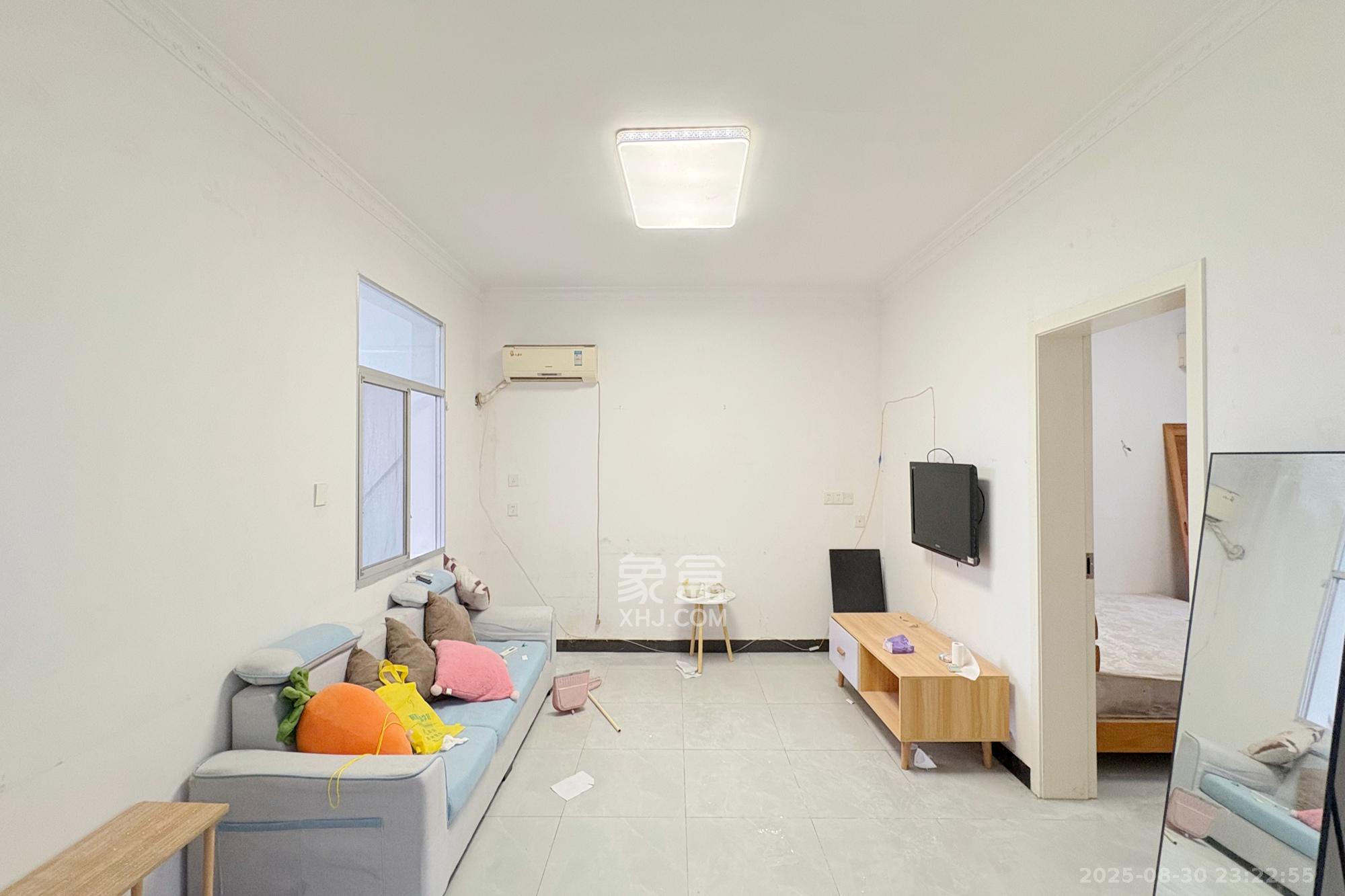 东文庙坪 2室1厅1卫 65.0万 东文庙坪 2室1厅1卫 65.0万客厅