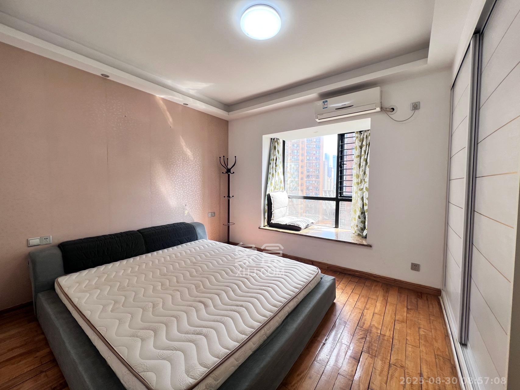 麓谷明珠 1室2厅1卫 2500.0元/月 麓谷明珠 1室2厅1卫 2500.0元/月室内图