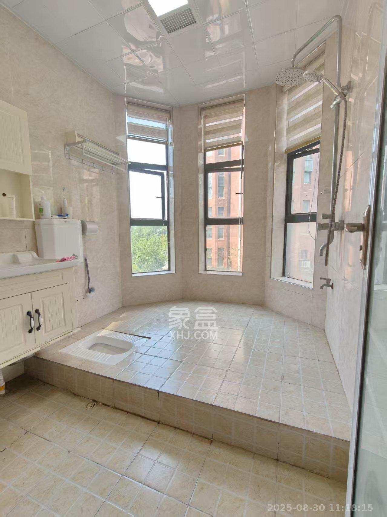 天城尚品 3室2厅1卫 2600.0元/月 天城尚品 3室2厅1卫 2600.0元/月室内图