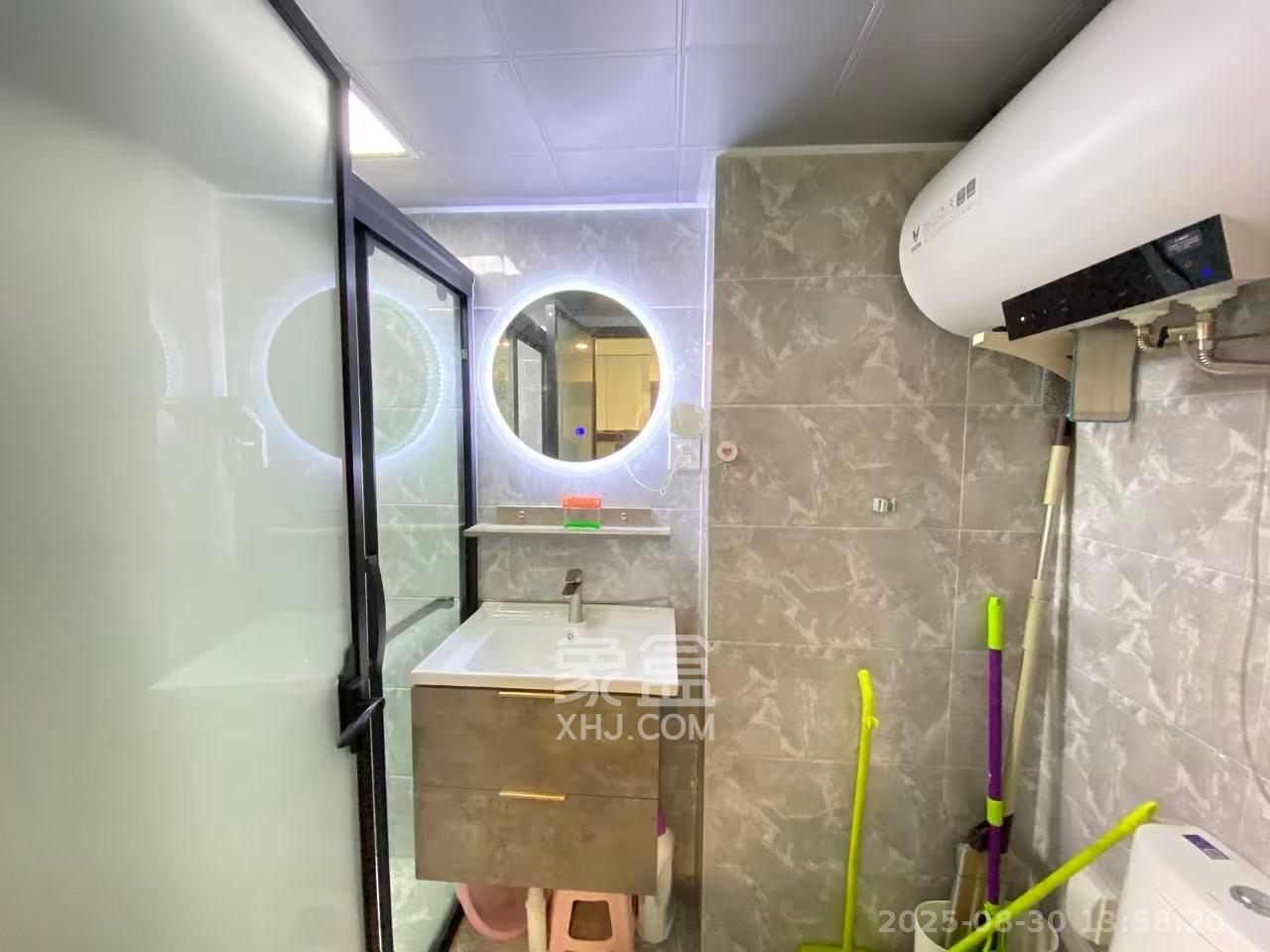 东盈商业广场(华泉城市广场)  1室1厅1卫    2400.0元/月 东盈商业广场(华泉城市广场)  1室1厅1卫    2400.0元/月室内图