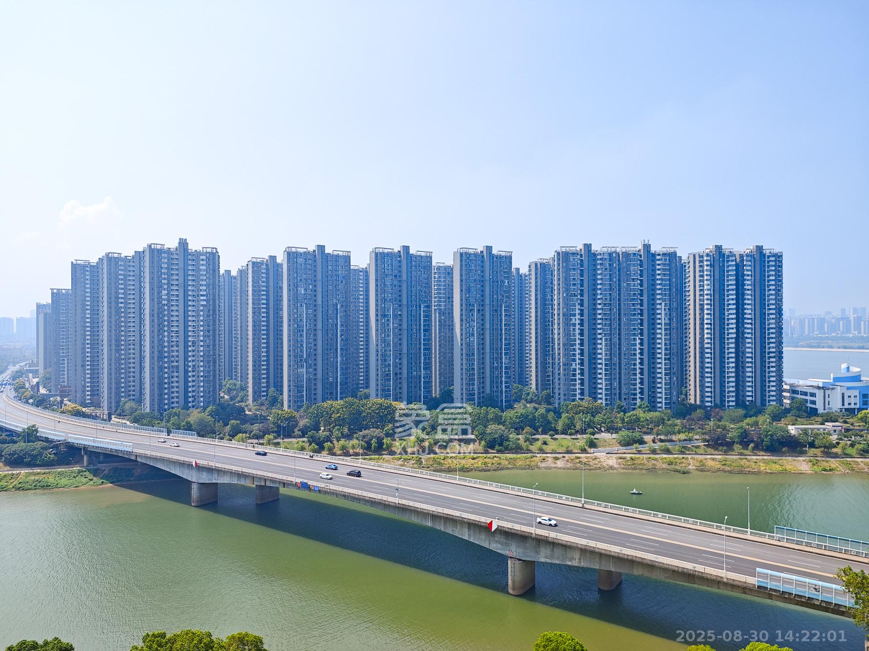 双湾国际（湘江御景花园）  3室2厅2卫    135.0万其他