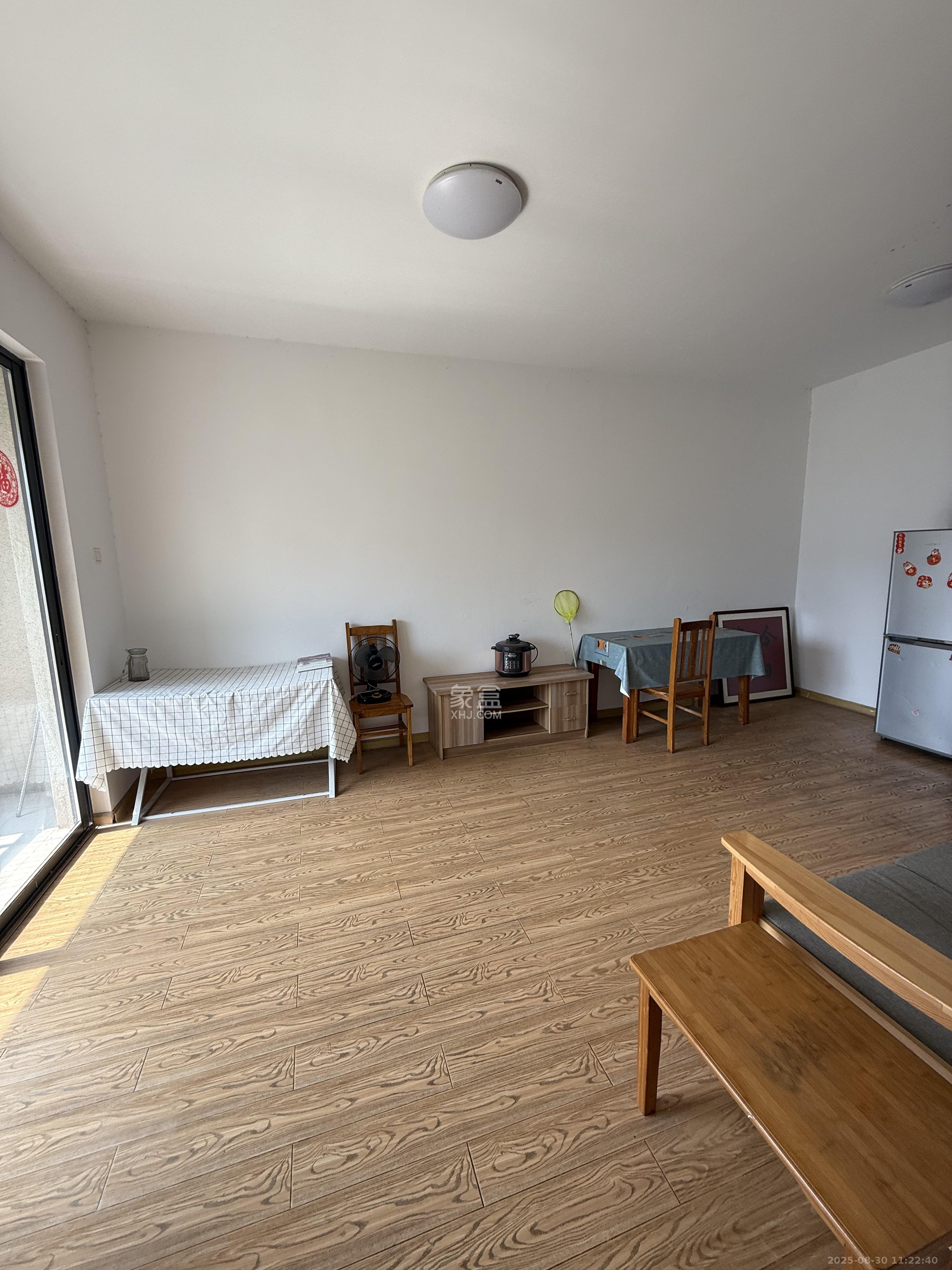 中海梅溪湖壹号  3室2厅1卫    2000.0元/月 中海梅溪湖壹号  3室2厅1卫    2000.0元/月室内图