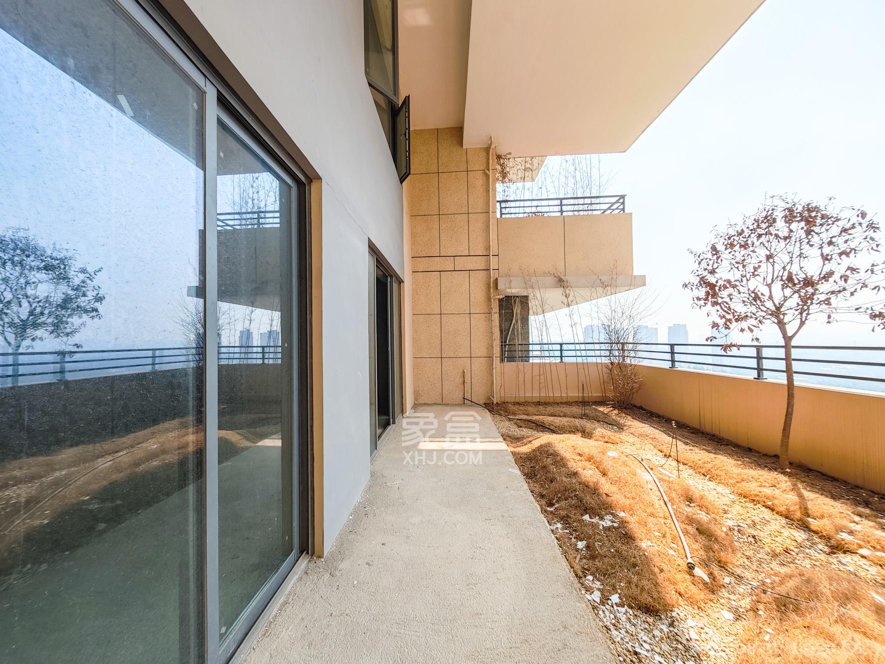 上置绿洲雅宾利 4室2厅2卫 135.0万 上置绿洲雅宾利 4室2厅2卫 135.0万阳台