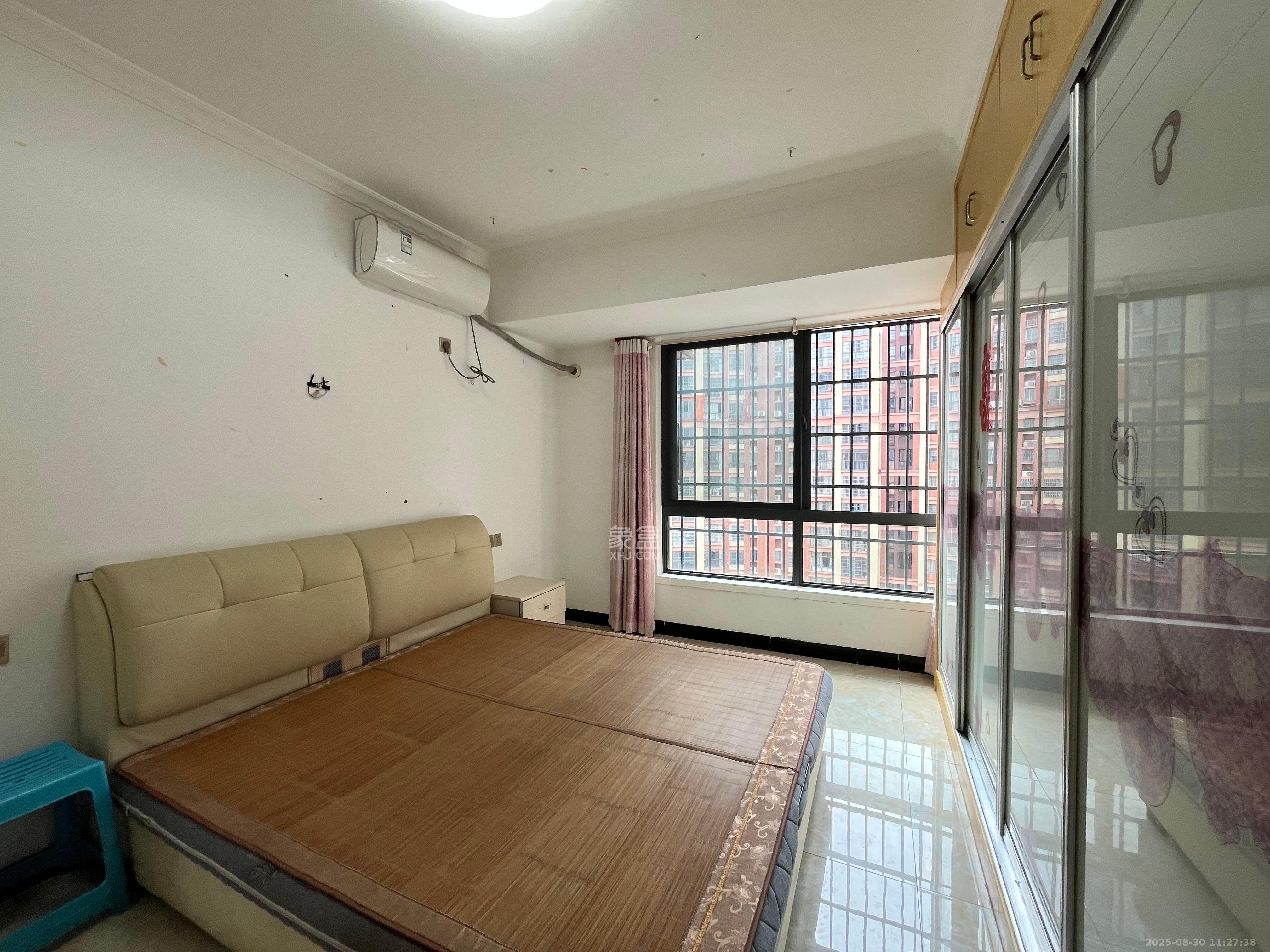 海德公园  4室2厅2卫    2000.0元/月室内图