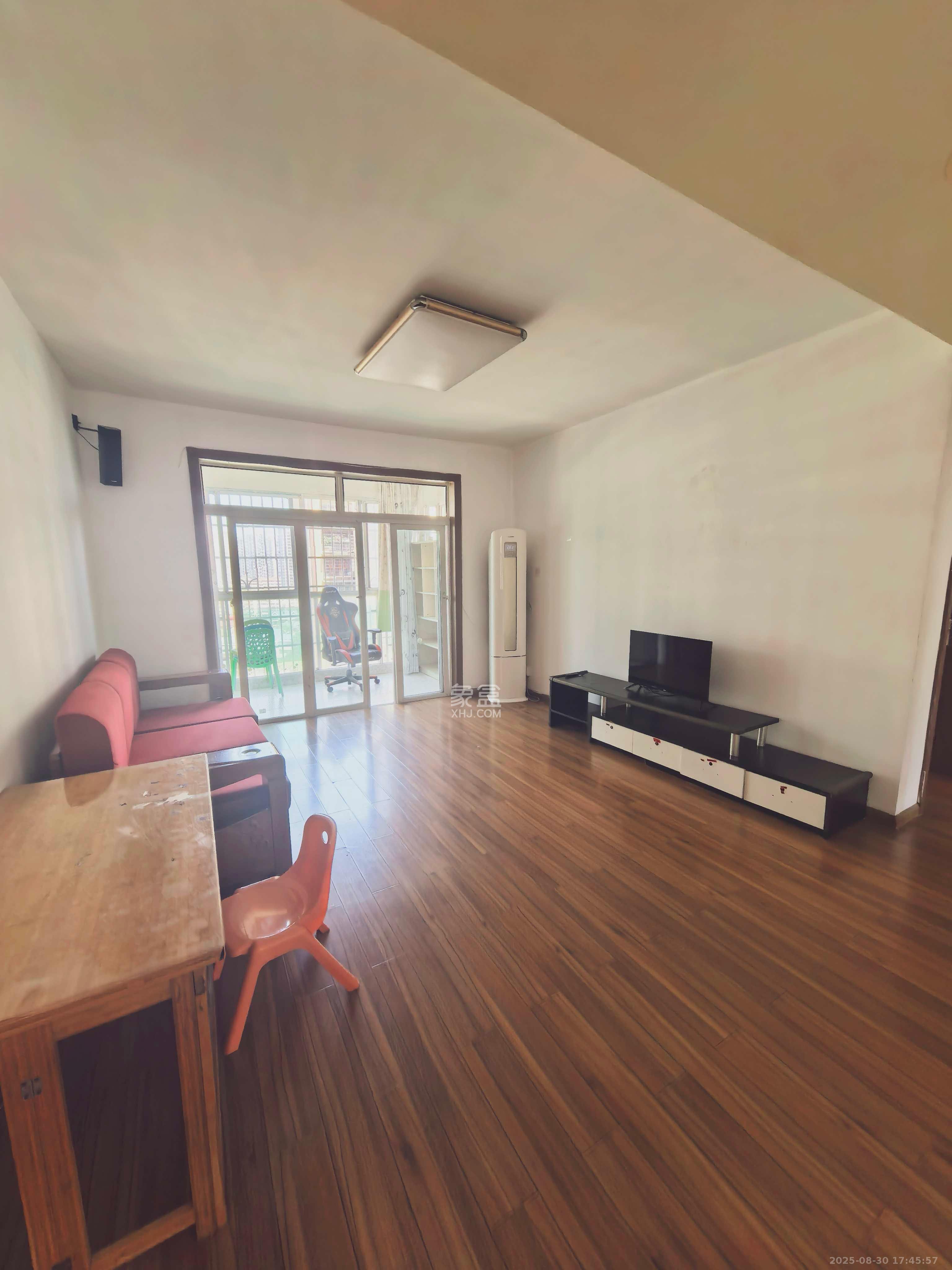 江临天下  2室2厅1卫    2000.0元/月 江临天下  2室2厅1卫    2000.0元/月