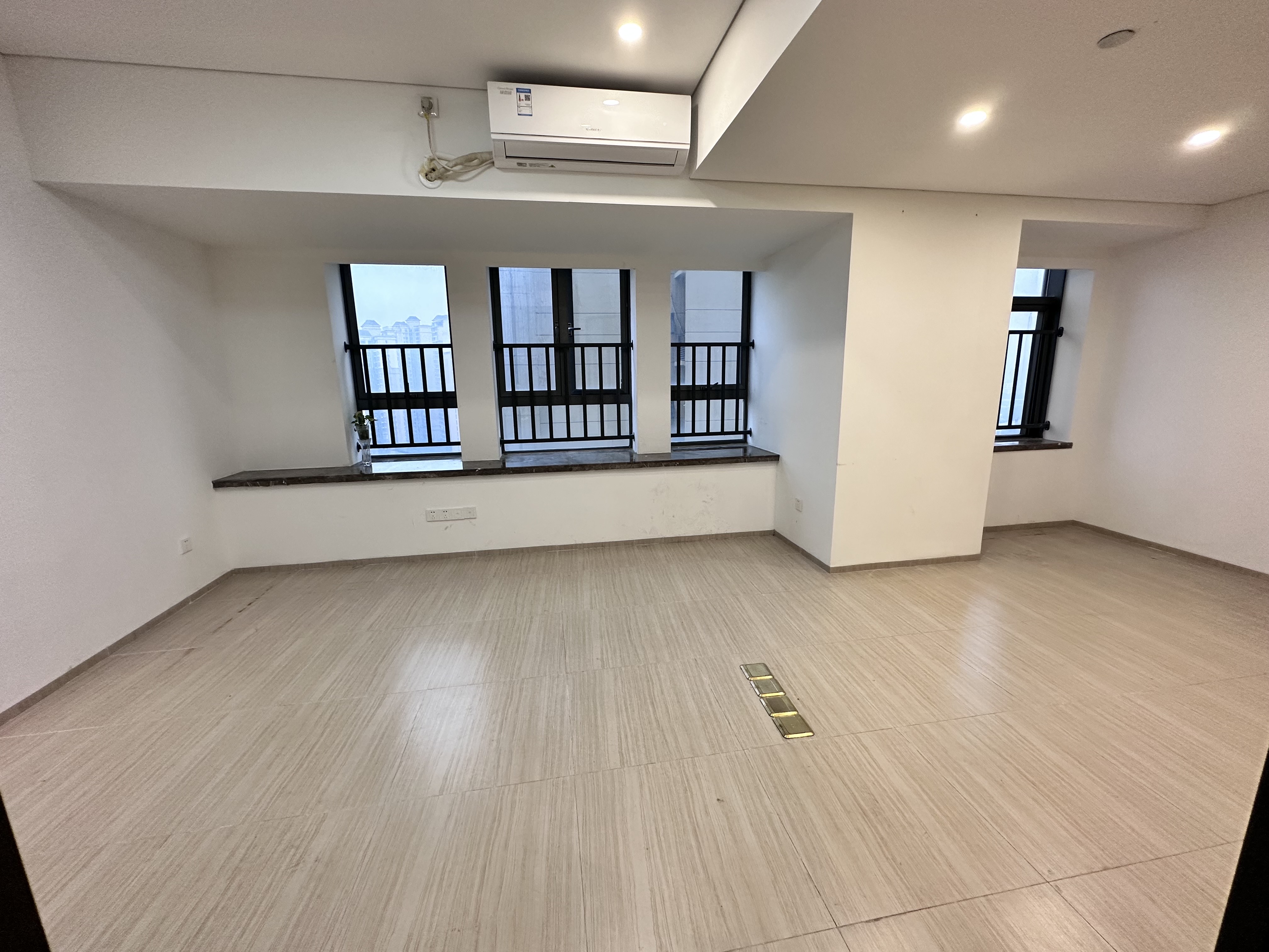 海航豪庭南苑  1室1厅1卫    2700.0元/月 海航豪庭南苑  1室1厅1卫    2700.0元/月