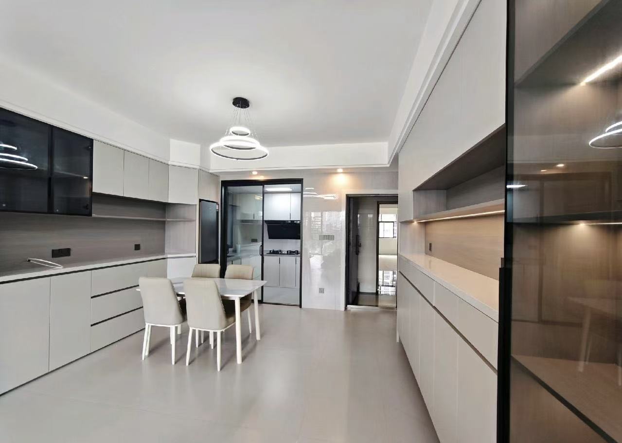 互助小区电梯房 3室2厅2卫 2100.0元/月 互助小区电梯房 3室2厅2卫 2100.0元/月室内图