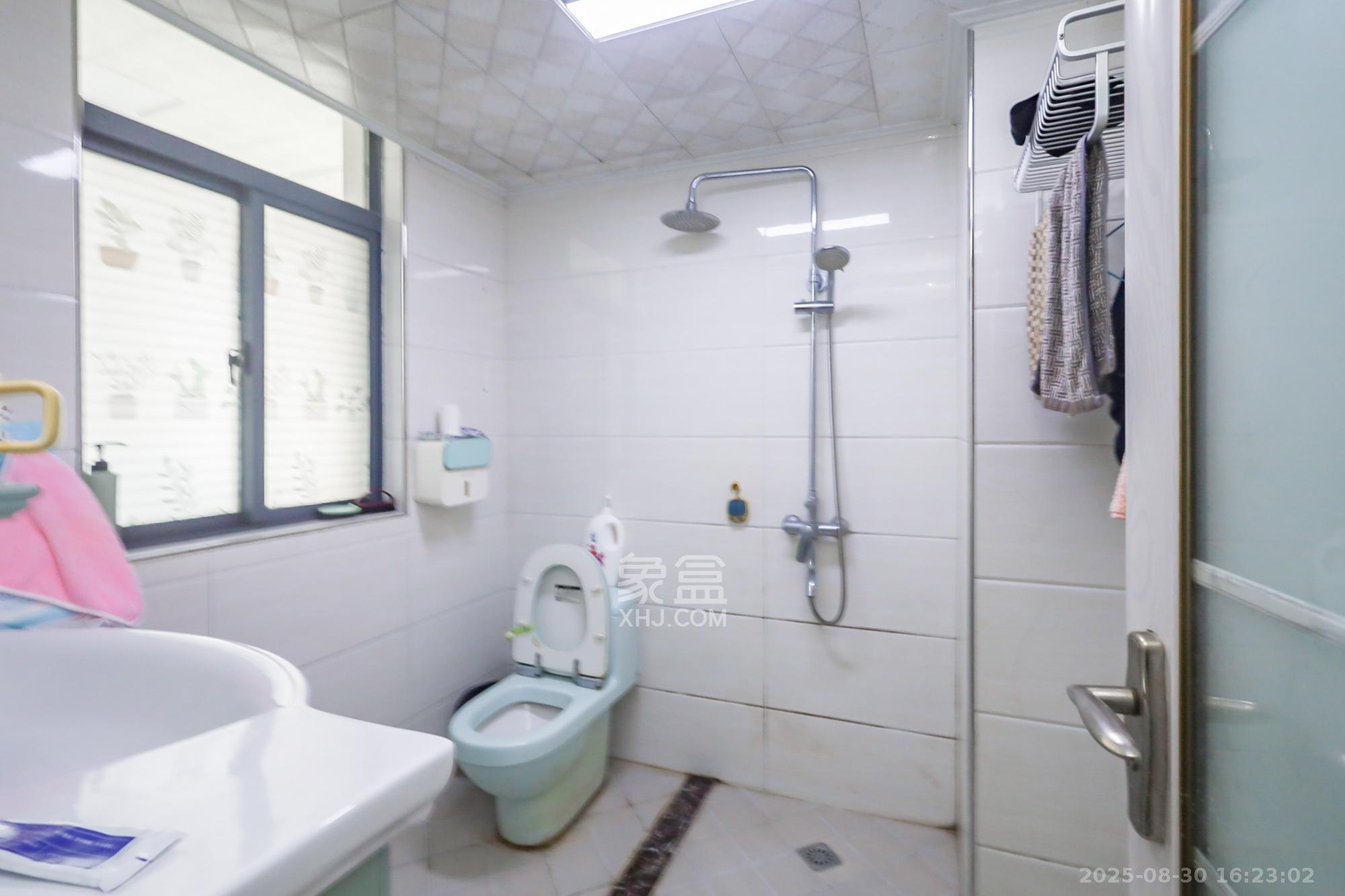 华韵城市海岸(城市水岸苑) 2室2厅1卫 98.0万 华韵城市海岸(城市水岸苑) 2室2厅1卫 98.0万卫生间