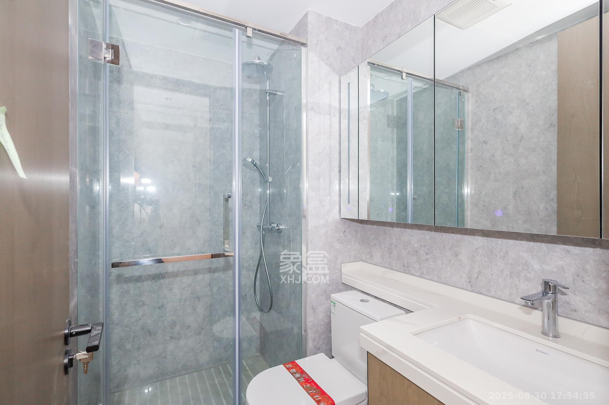 旭辉铂悦湘江 4室2厅3卫 450.0万 旭辉铂悦湘江 4室2厅3卫 450.0万卫生间