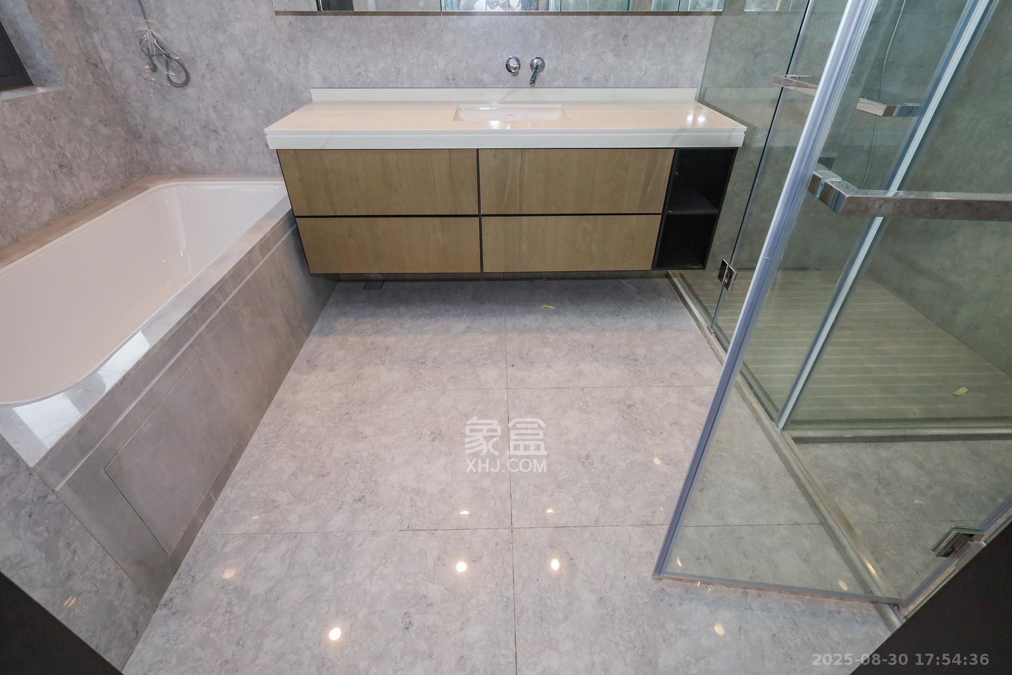 旭辉铂悦湘江 4室2厅3卫 450.0万 旭辉铂悦湘江 4室2厅3卫 450.0万卫生间